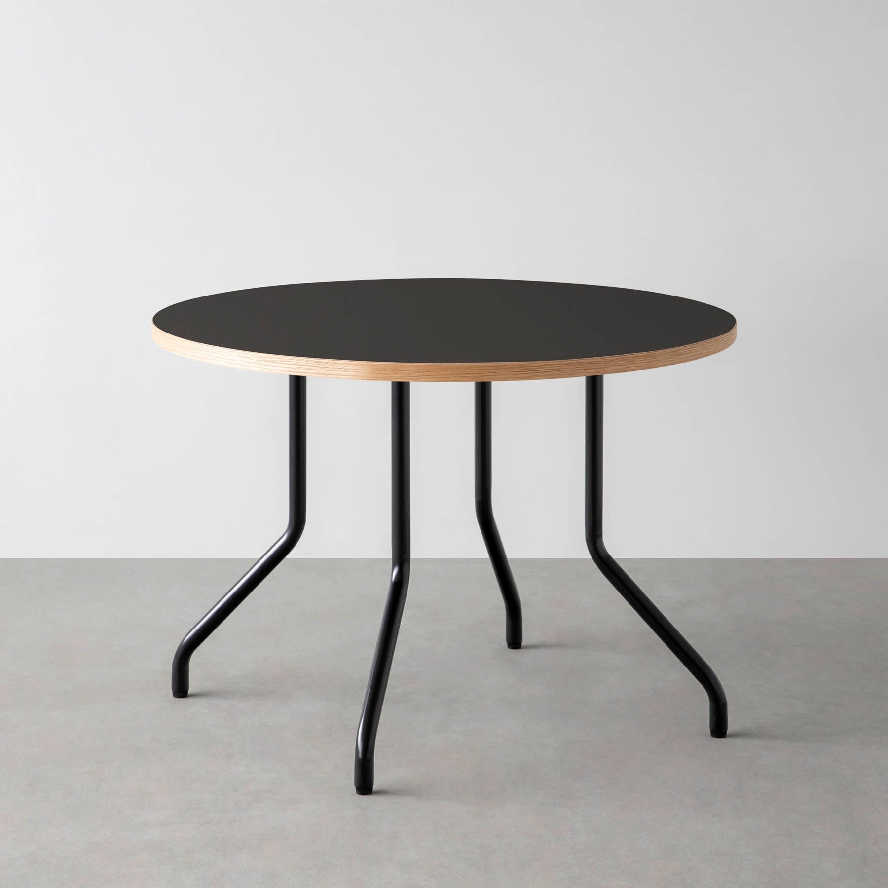 スマート造作カフェテーブル / リノリウム 全32色　黒スチール脚 4本脚 × ラウンド φ81 - 100