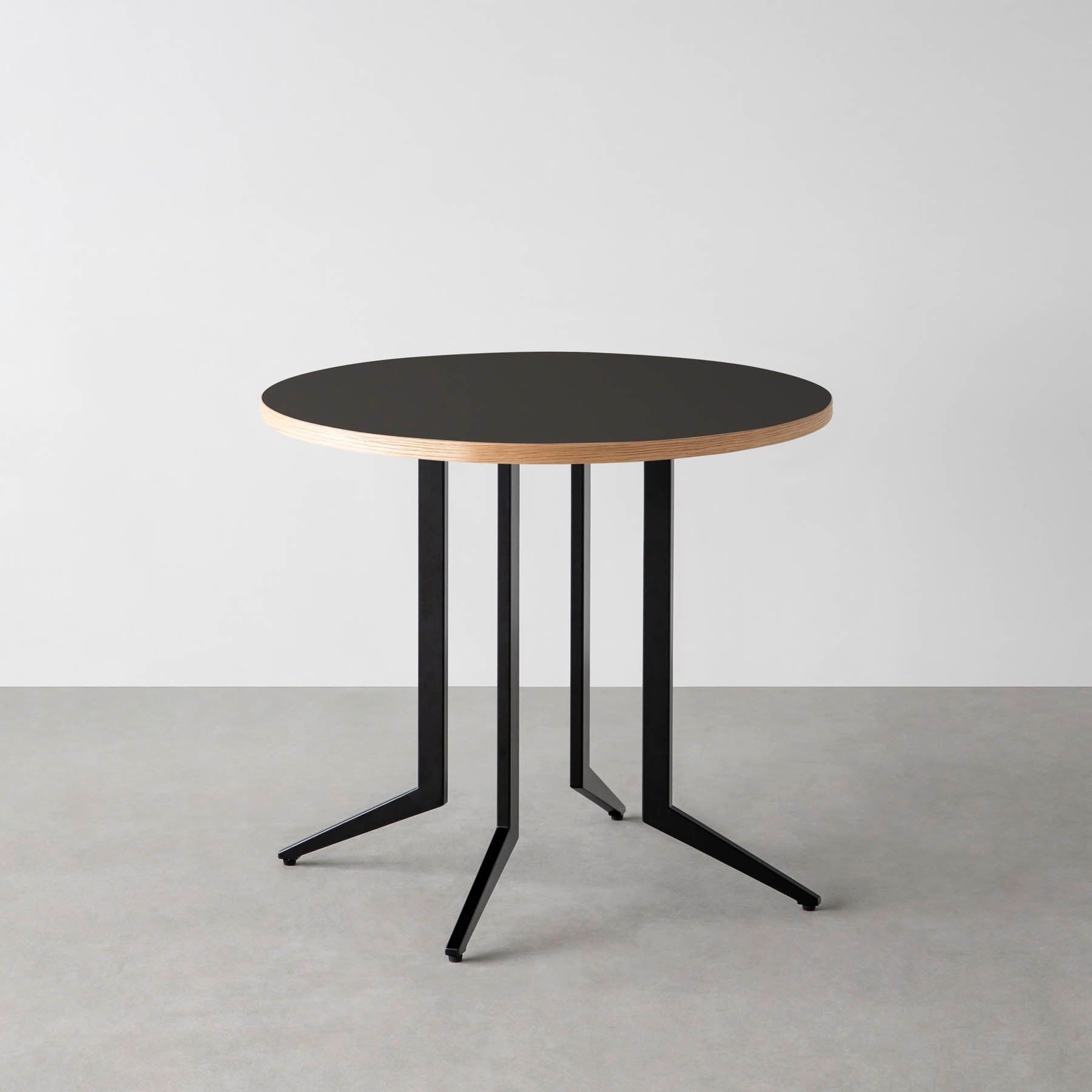 スマート造作カフェテーブル / リノリウム 全32色　黒スチール脚 4本脚 × ラウンド φ61 - 80