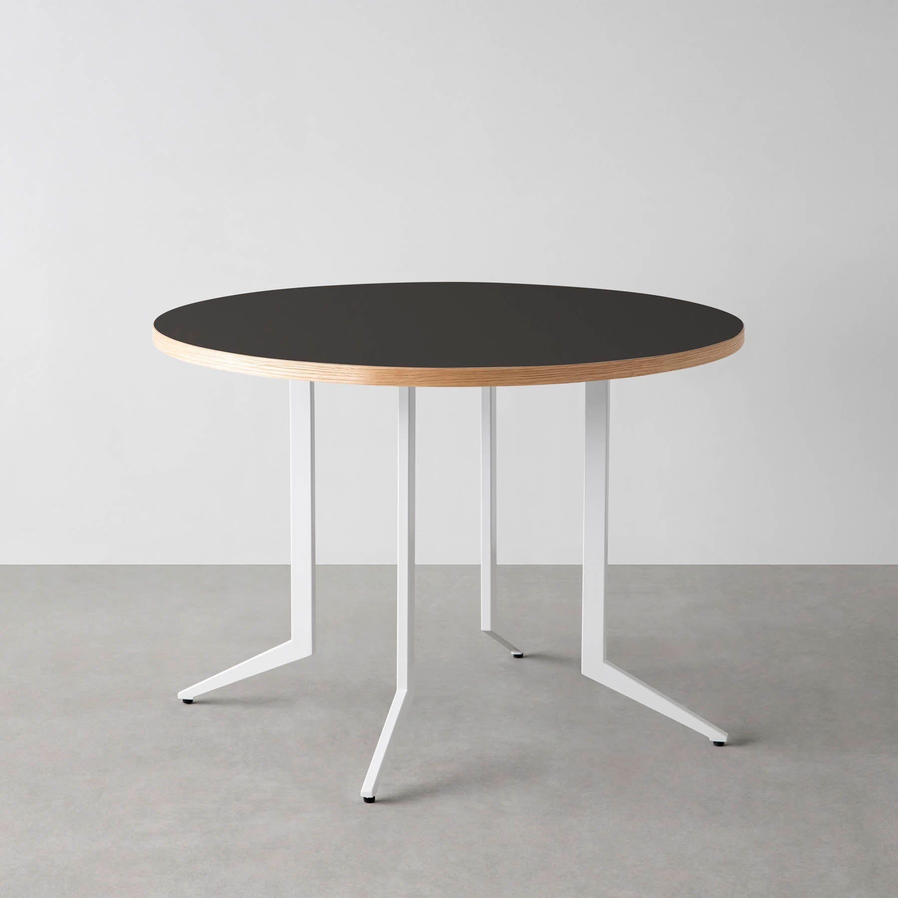 スマート造作カフェテーブル / リノリウム 全32色　白スチール脚 4本脚 × ラウンド φ81 - 100