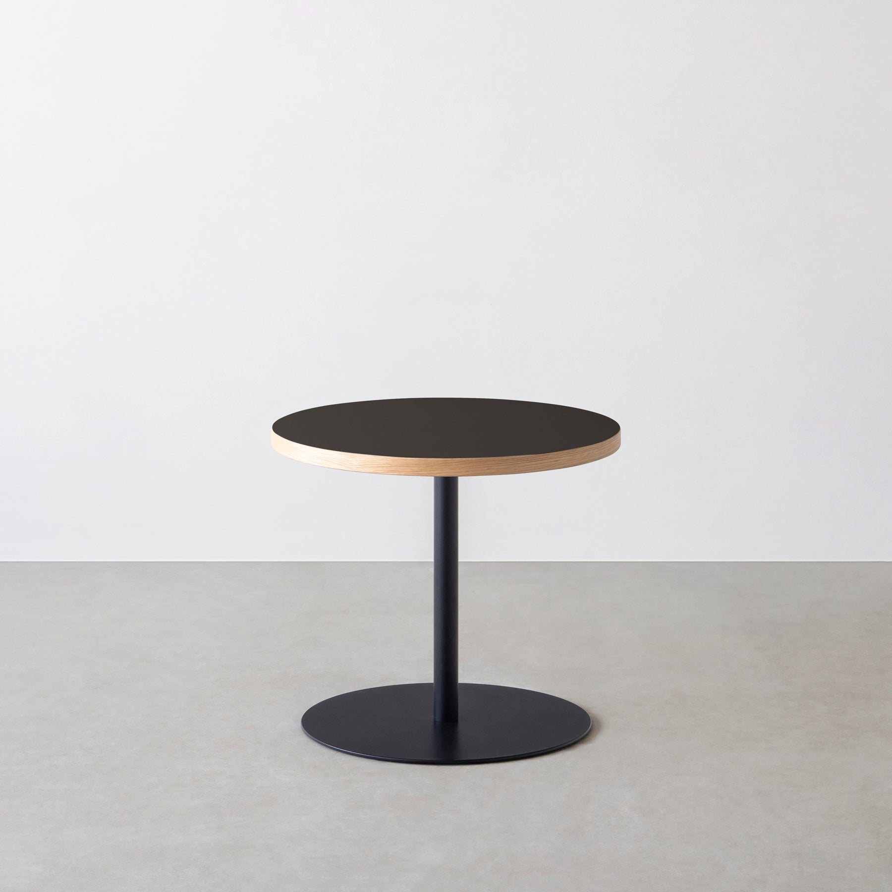 スマート造作カフェテーブル / リノリウム 全32色　黒スチール脚 1本脚 × ラウンド φ50 - 60