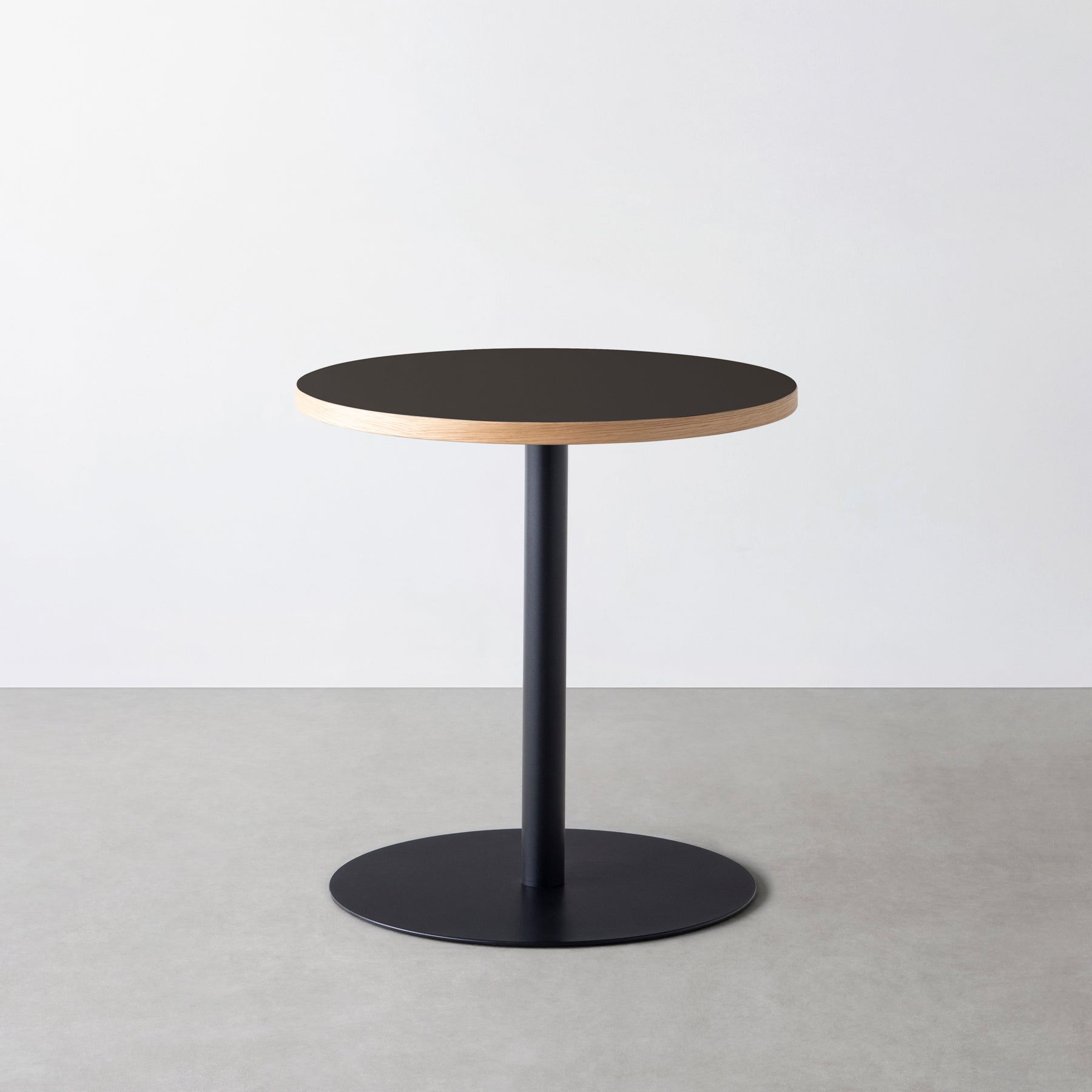 スマート造作カフェテーブル / リノリウム 全32色　黒スチール脚 1本脚 × ラウンド φ61 - 70