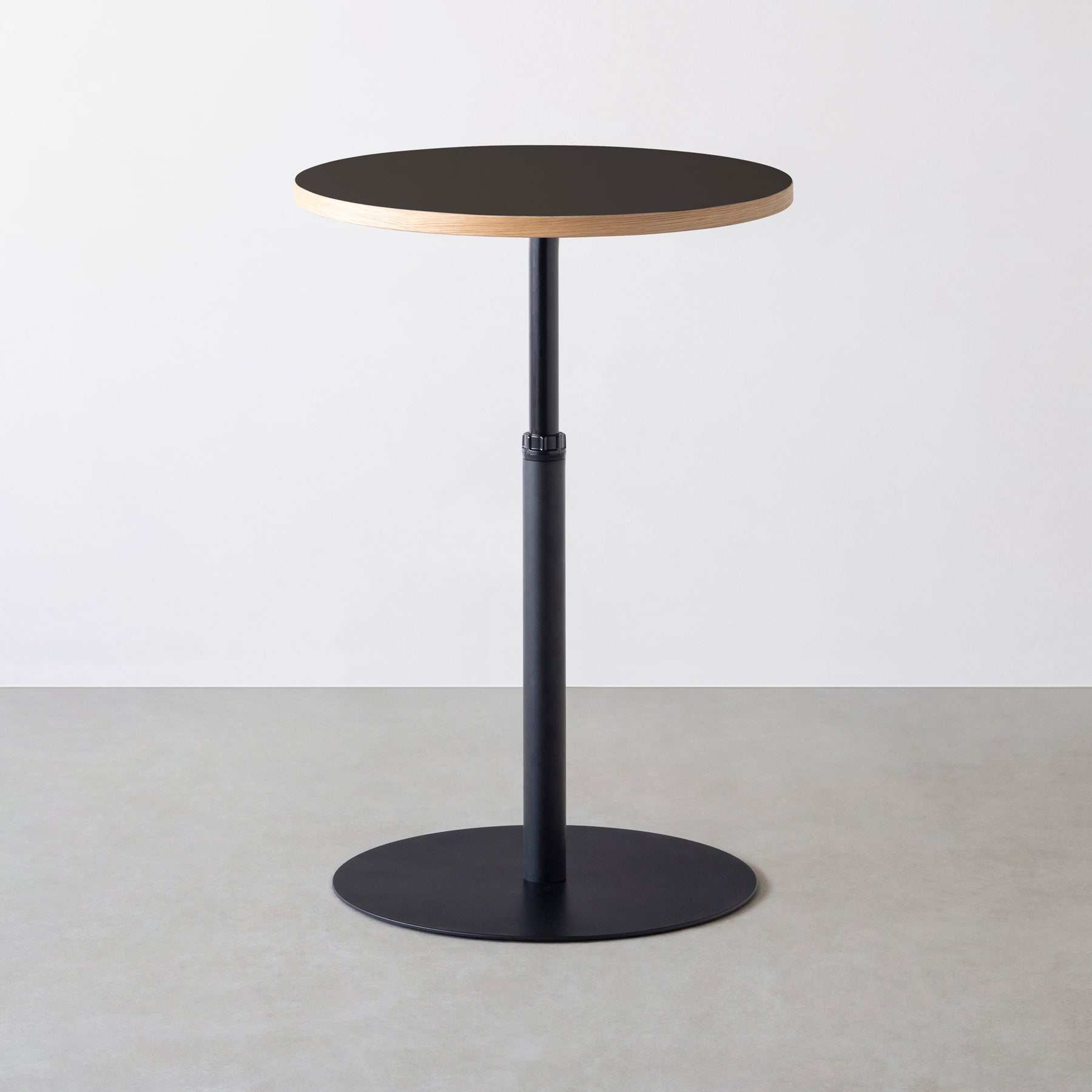 スマート造作カフェテーブル / リノリウム 全32色　黒スチール脚 1本脚 × ラウンド φ61 - 70