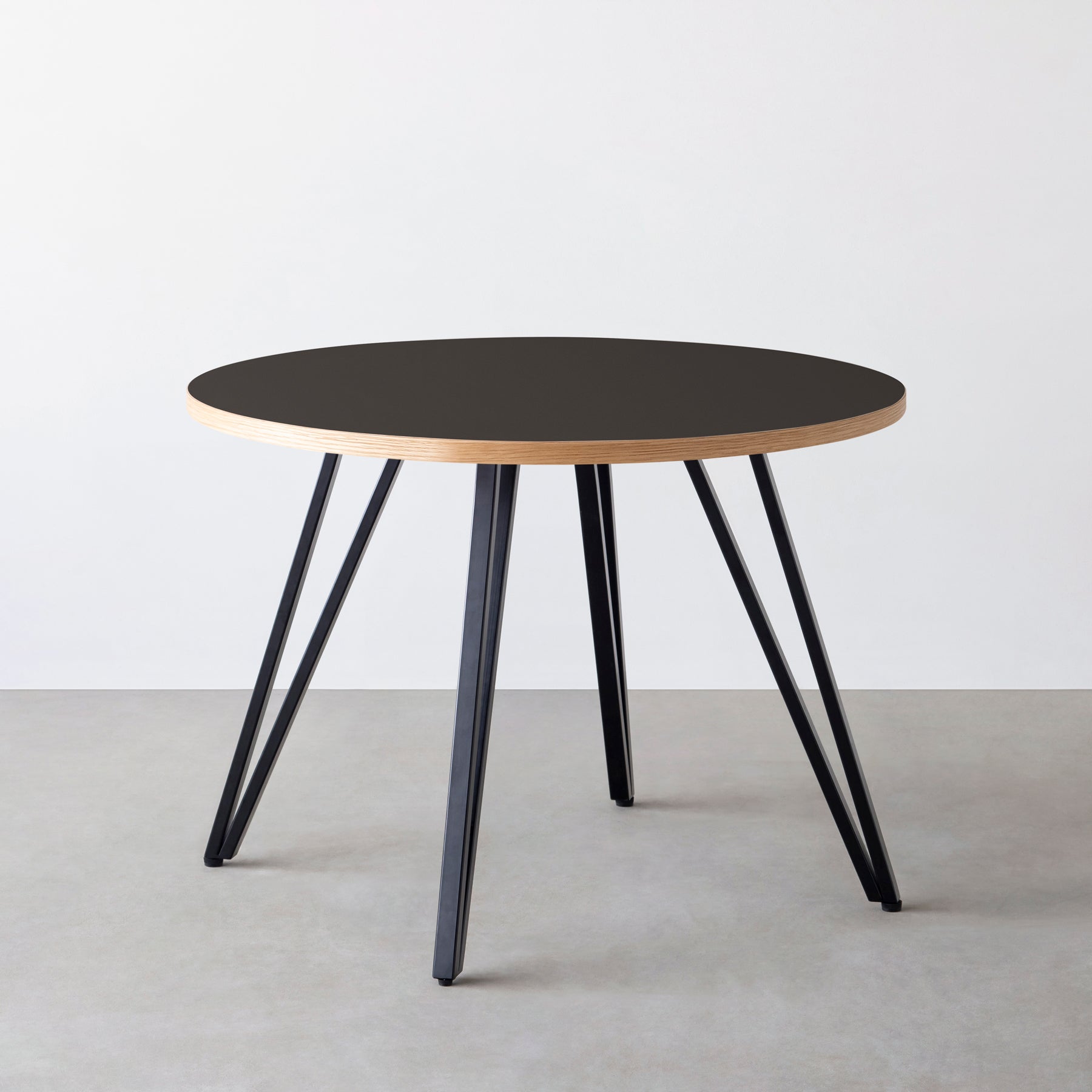 スマート造作カフェテーブル / リノリウム 全32色　黒スチール脚 4本脚 × ラウンド φ81 - 100