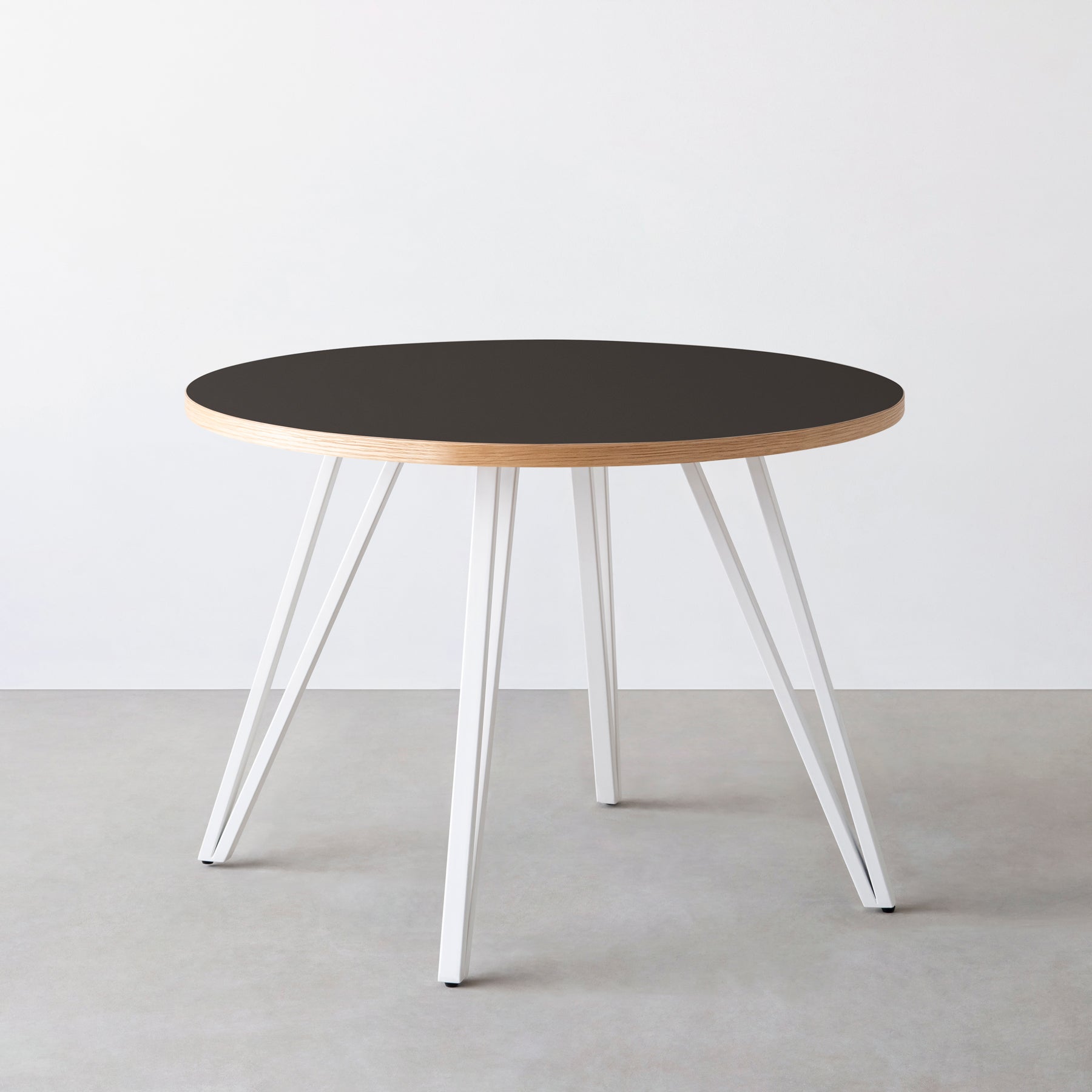 スマート造作カフェテーブル / リノリウム 全32色　白スチール脚 4本脚 × ラウンド φ81 - 100