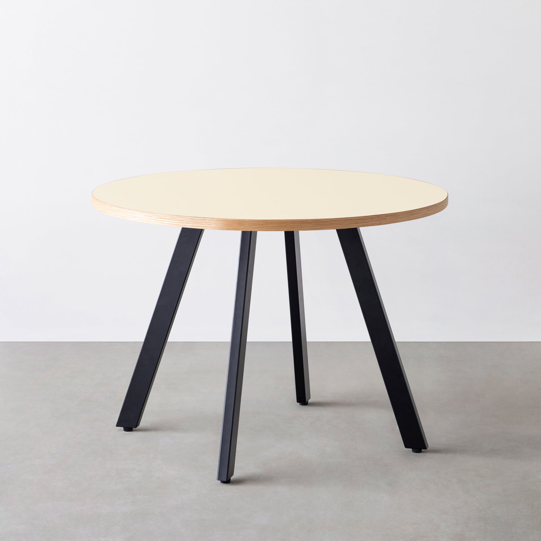 スマート造作カフェテーブル / リノリウム 全32色　黒スチール脚 4本脚 × ラウンド φ81 - 100