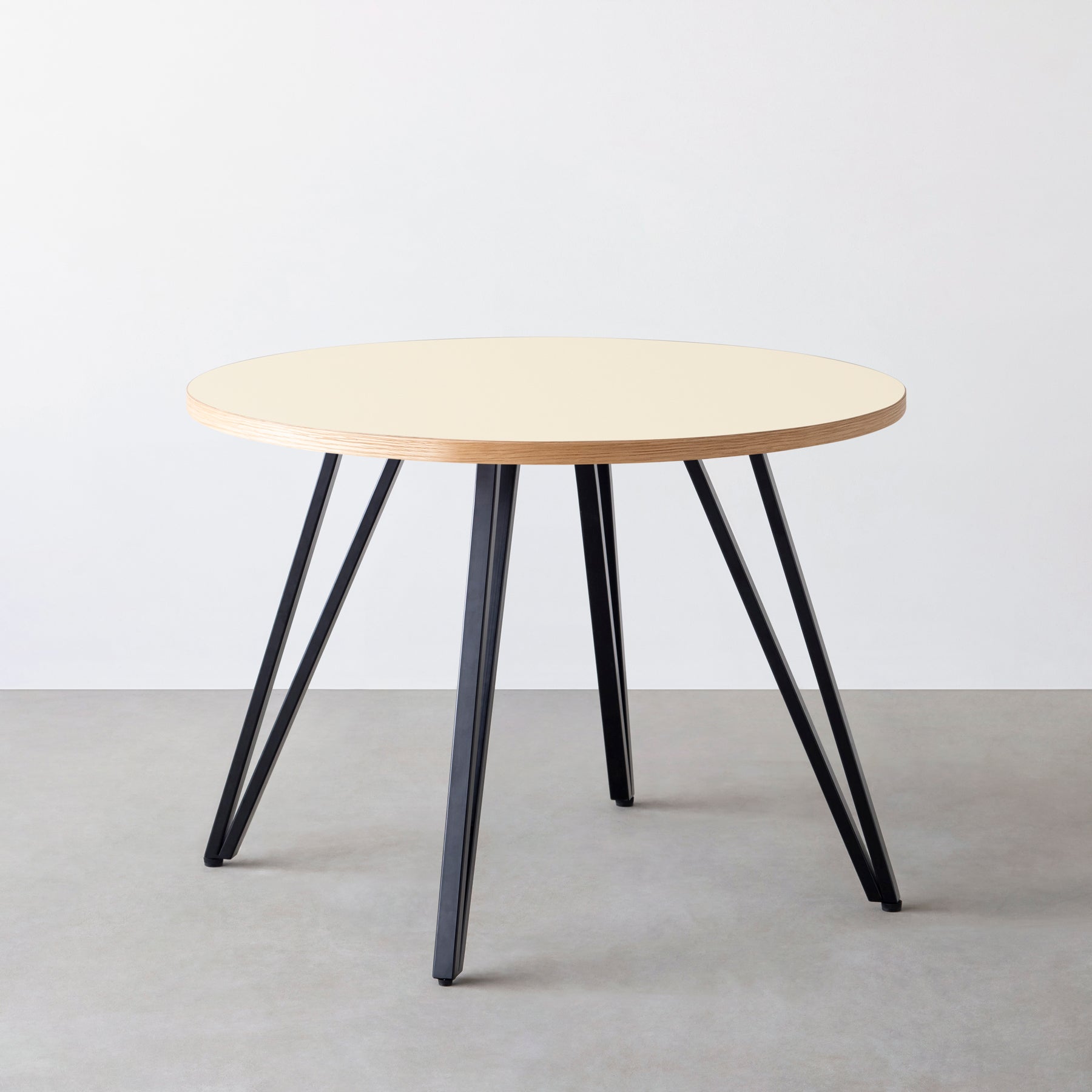 スマート造作カフェテーブル / リノリウム 全32色　黒スチール脚 4本脚 × ラウンド φ81 - 100