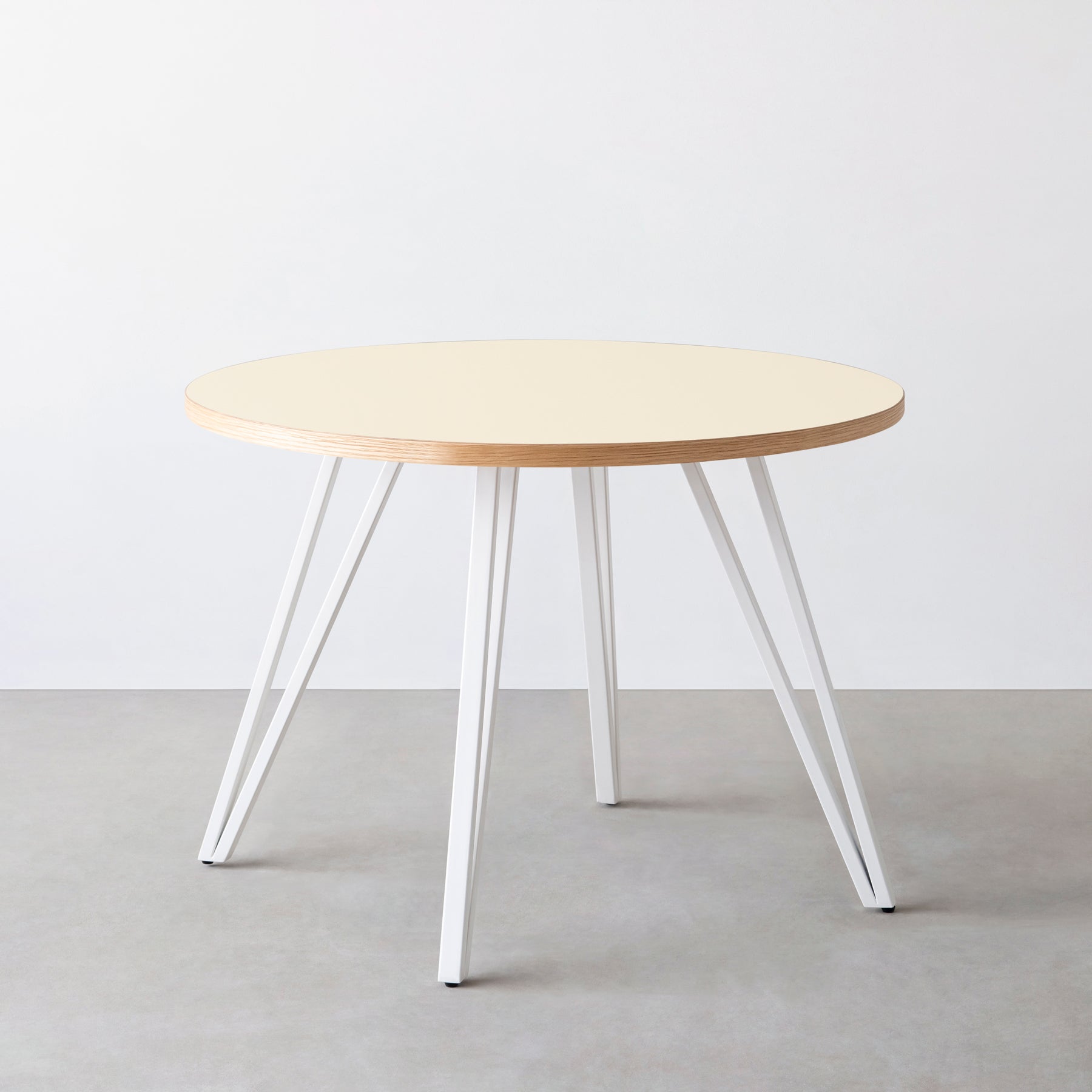 スマート造作カフェテーブル / リノリウム 全32色　白スチール脚 4本脚 × ラウンド φ81 - 100