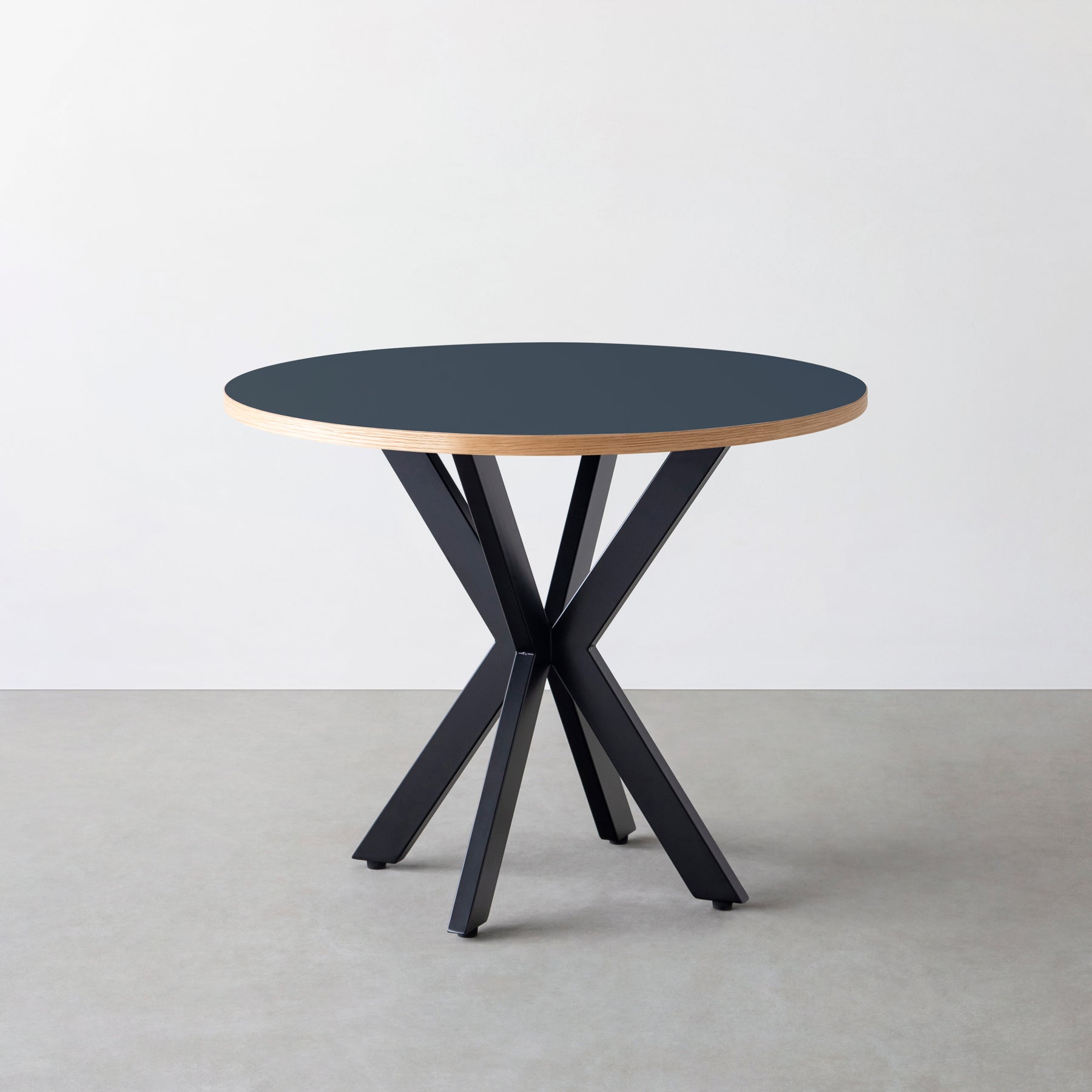 スマート造作カフェテーブル / リノリウム 全32色　黒スチール脚 カフェX × ラウンド φ81 - 90