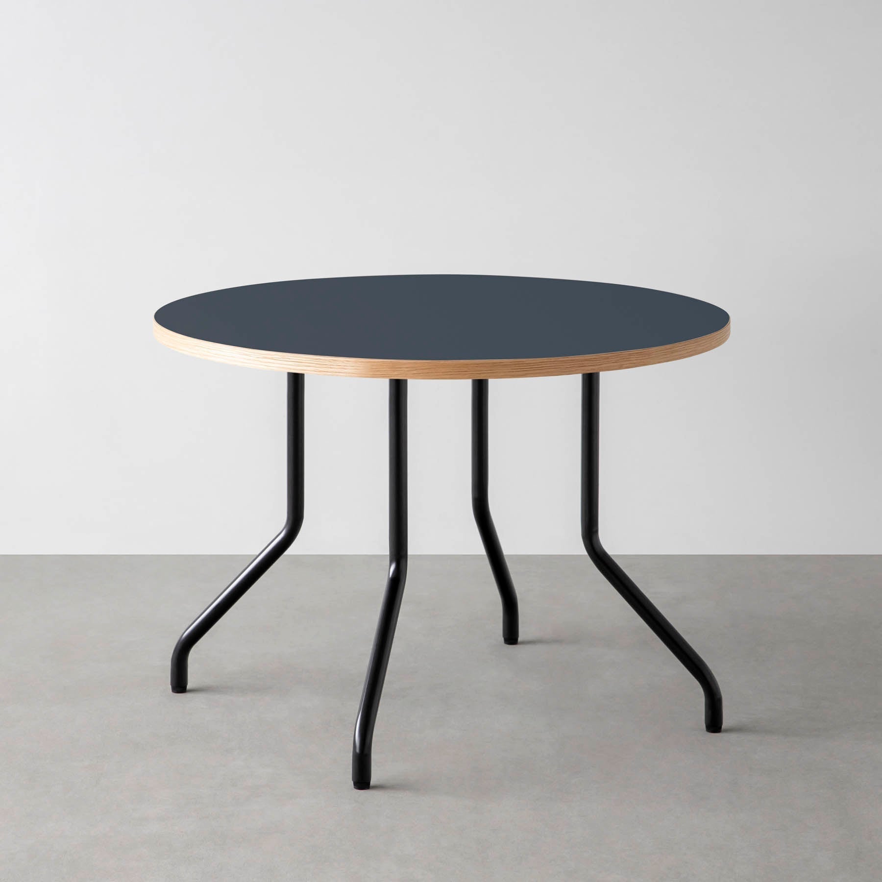 スマート造作カフェテーブル / リノリウム 全32色　黒スチール脚 4本脚 × ラウンド φ81 - 100