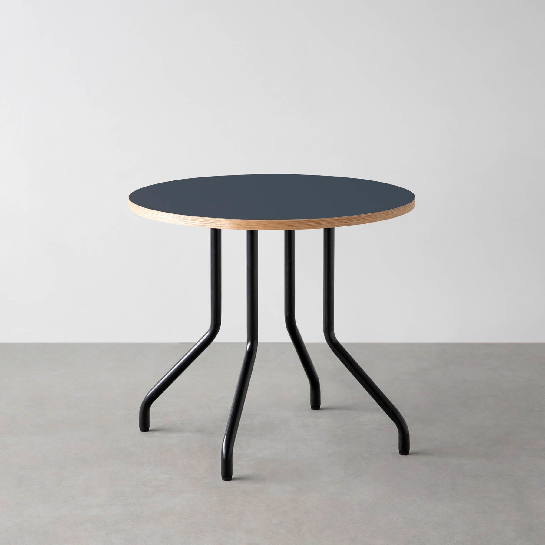 スマート造作カフェテーブル / リノリウム 全32色　黒スチール脚 4本脚 × ラウンド φ61 - 80