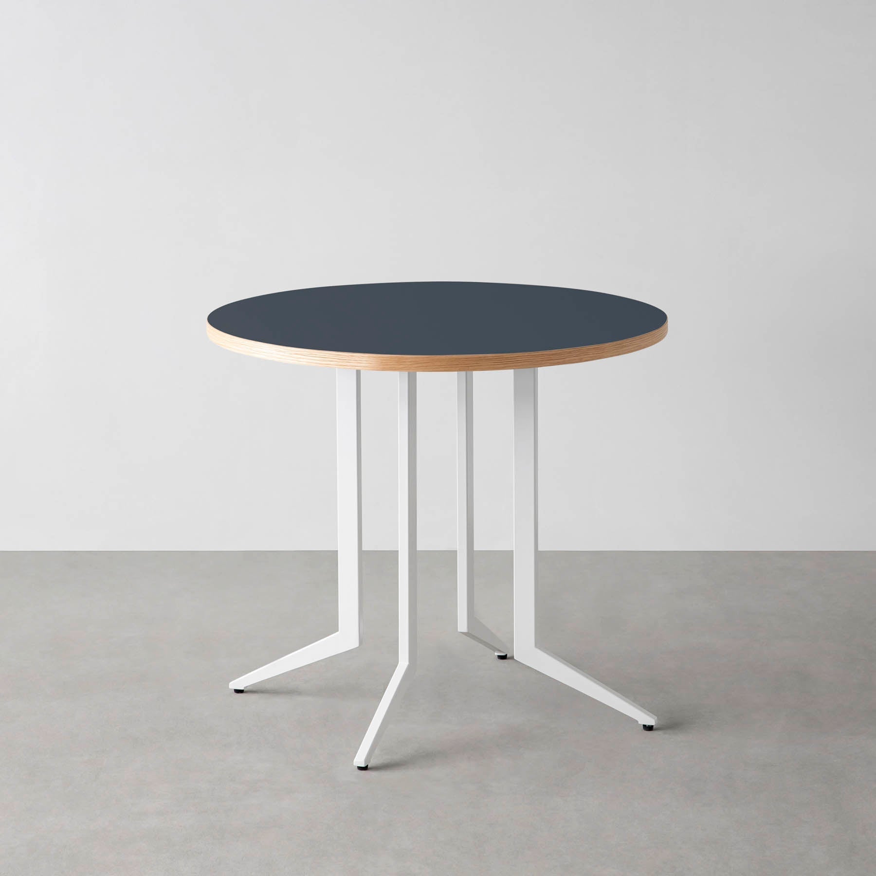 スマート造作カフェテーブル / リノリウム 全32色　白スチール脚 4本脚 × ラウンド φ61 - 80