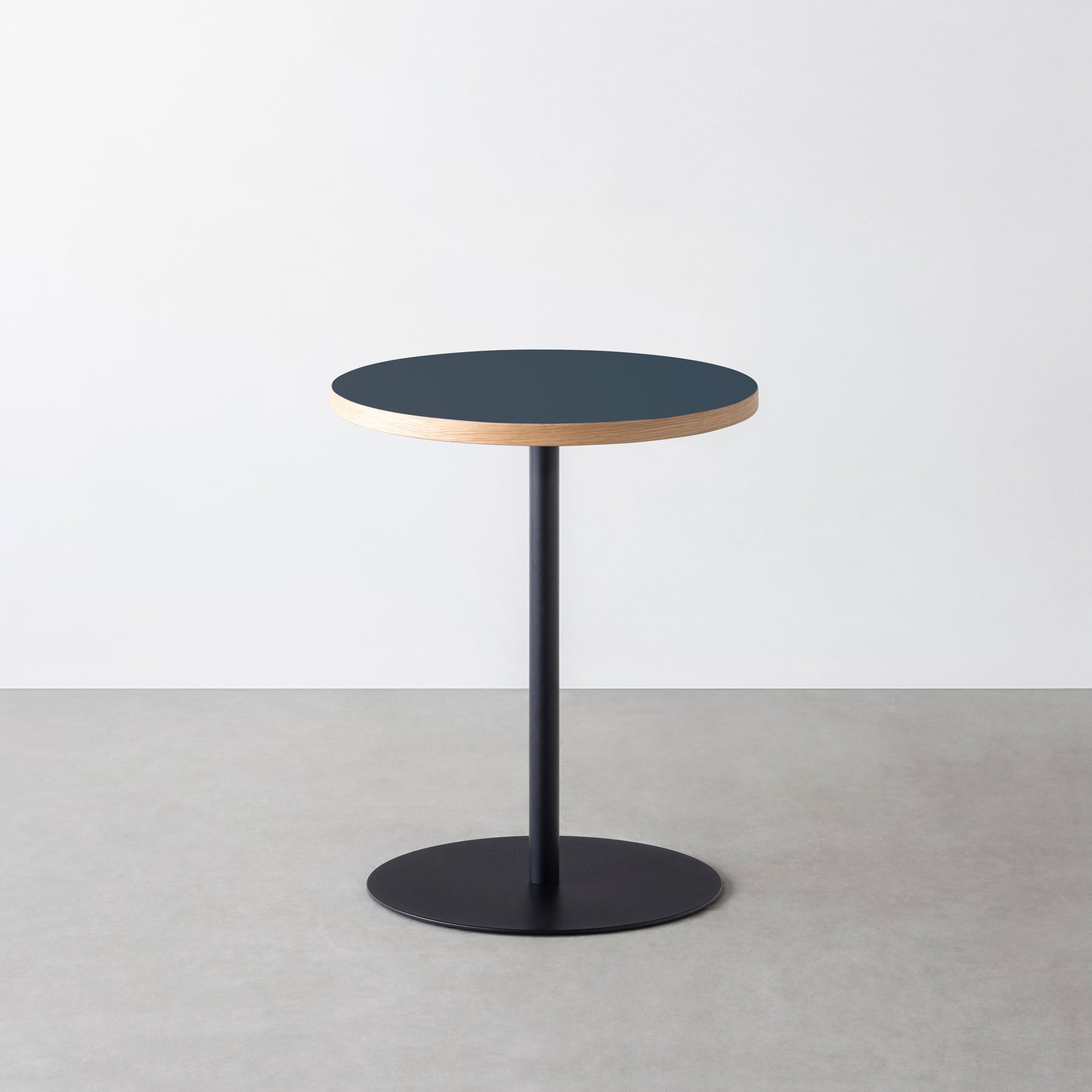 スマート造作カフェテーブル / リノリウム 全32色　黒スチール脚 1本脚 × ラウンド φ50 - 60