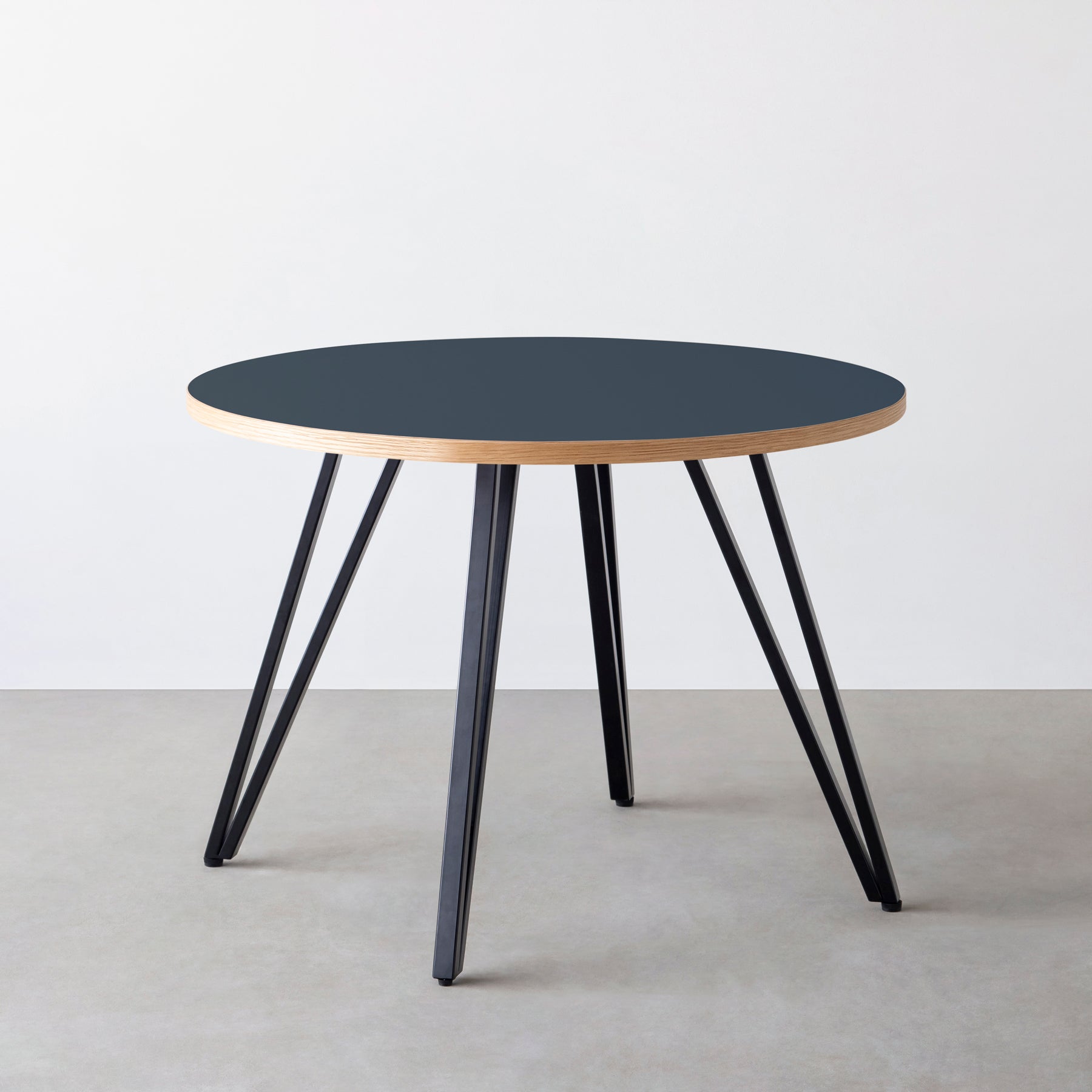 スマート造作カフェテーブル / リノリウム 全32色　黒スチール脚 4本脚 × ラウンド φ81 - 100