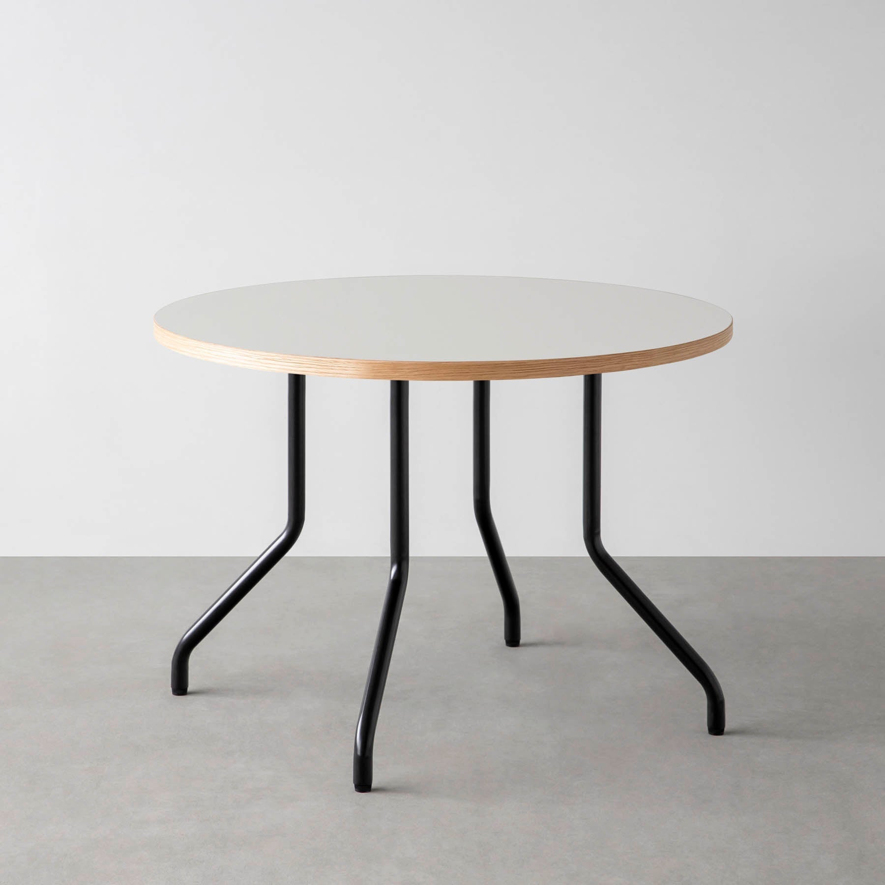 スマート造作カフェテーブル / リノリウム 全32色　黒スチール脚 4本脚 × ラウンド φ81 - 100