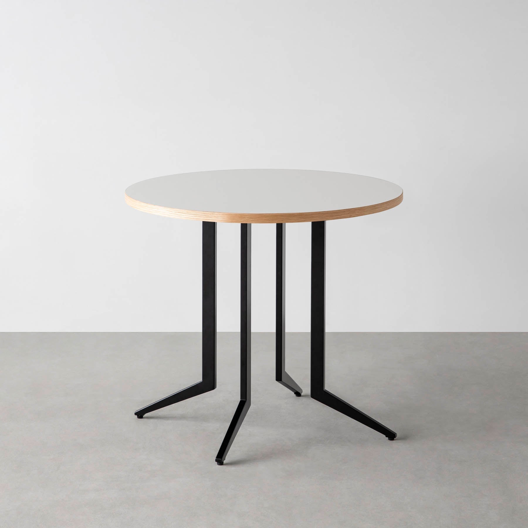 スマート造作カフェテーブル / リノリウム 全32色　黒スチール脚 4本脚 × ラウンド φ61 - 80