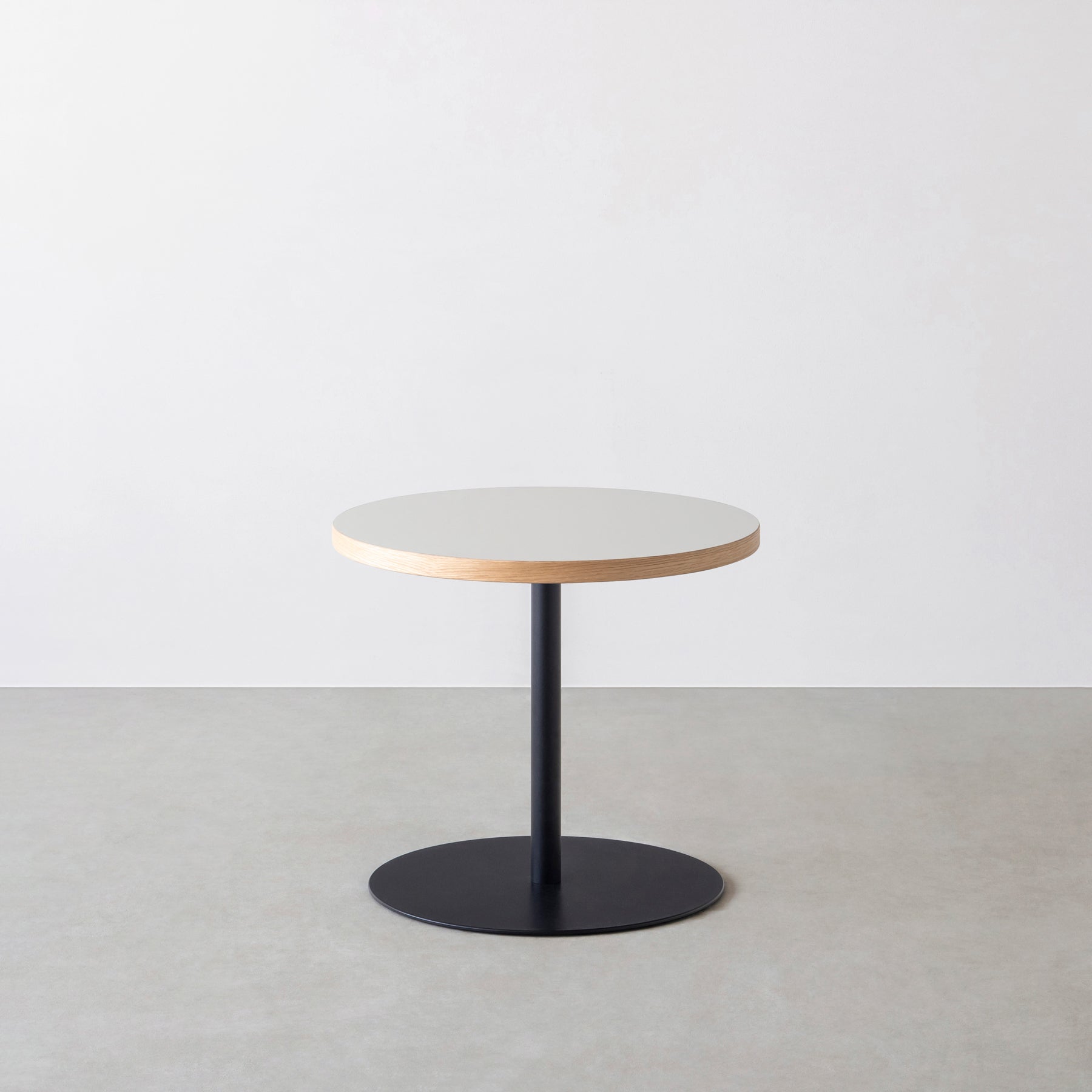 スマート造作カフェテーブル / リノリウム 全32色　黒スチール脚 1本脚 × ラウンド φ50 - 60