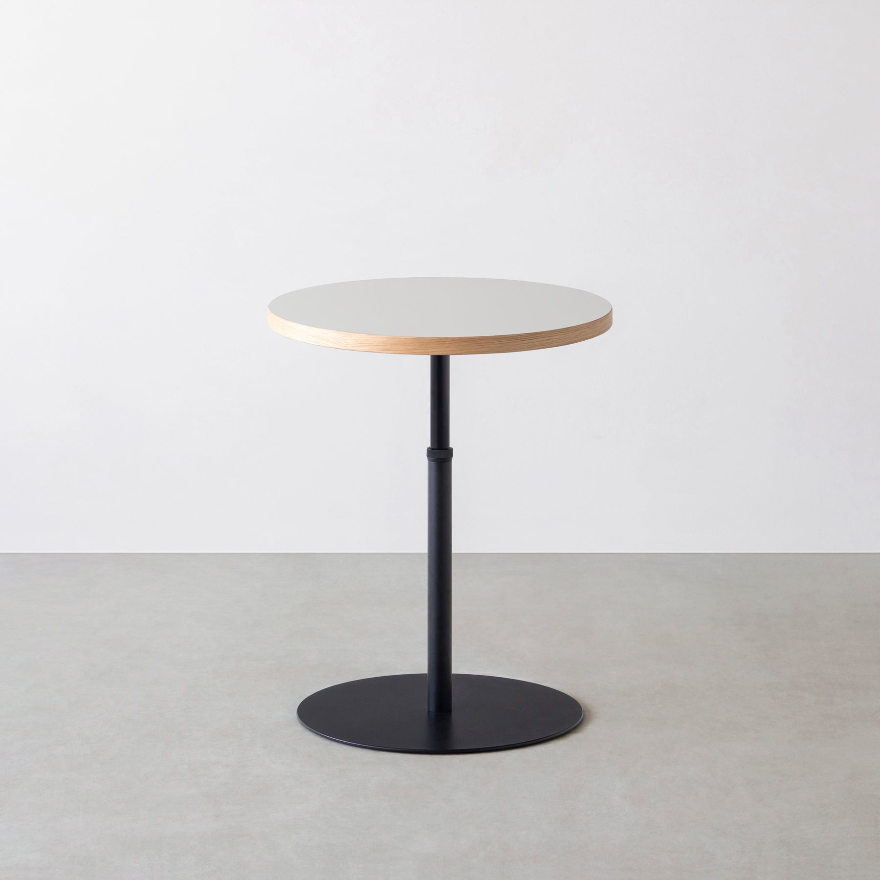 スマート造作カフェテーブル / リノリウム 全32色　黒スチール脚 1本脚 × ラウンド φ50 - 60