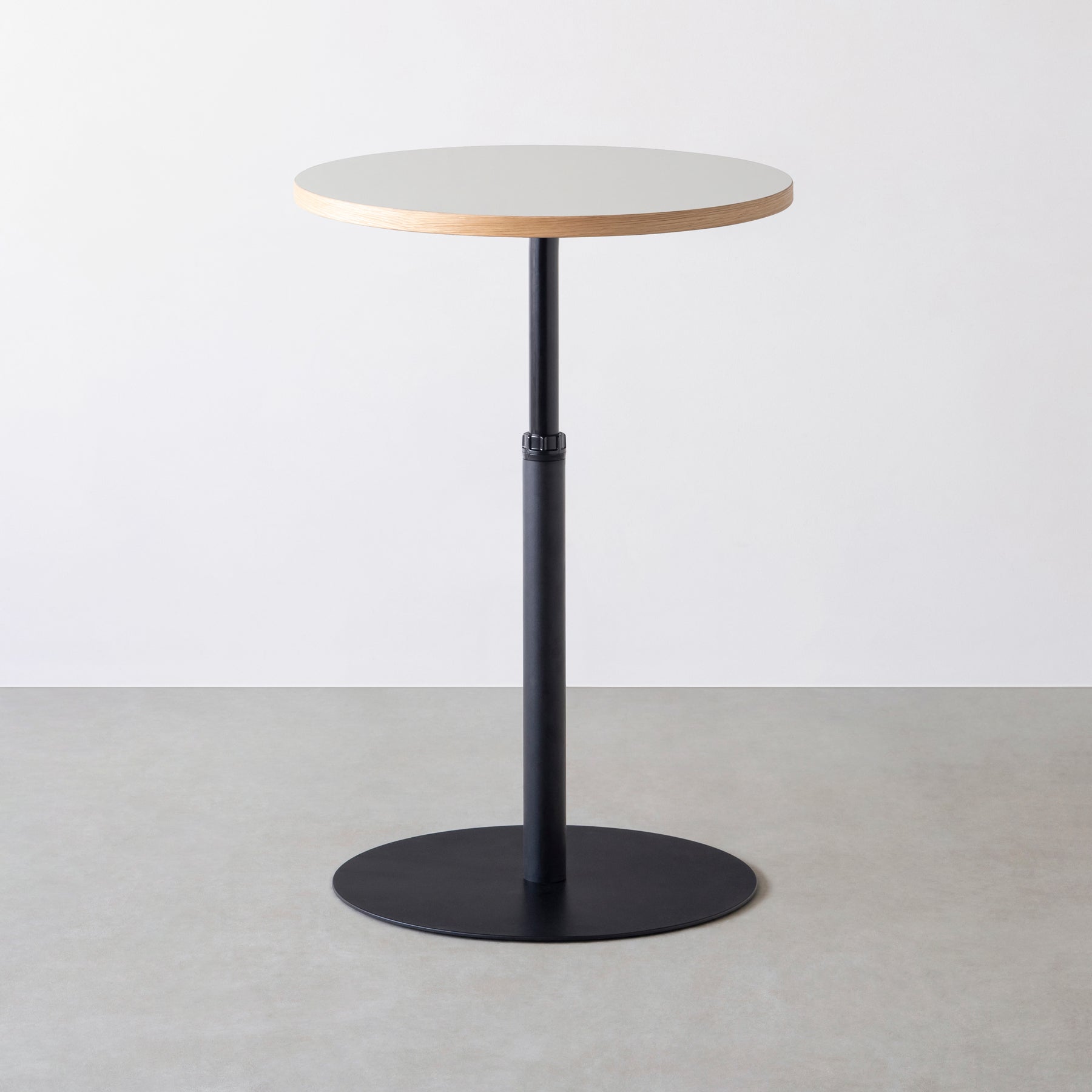 スマート造作カフェテーブル / リノリウム 全32色　黒スチール脚 1本脚 × ラウンド φ61 - 70