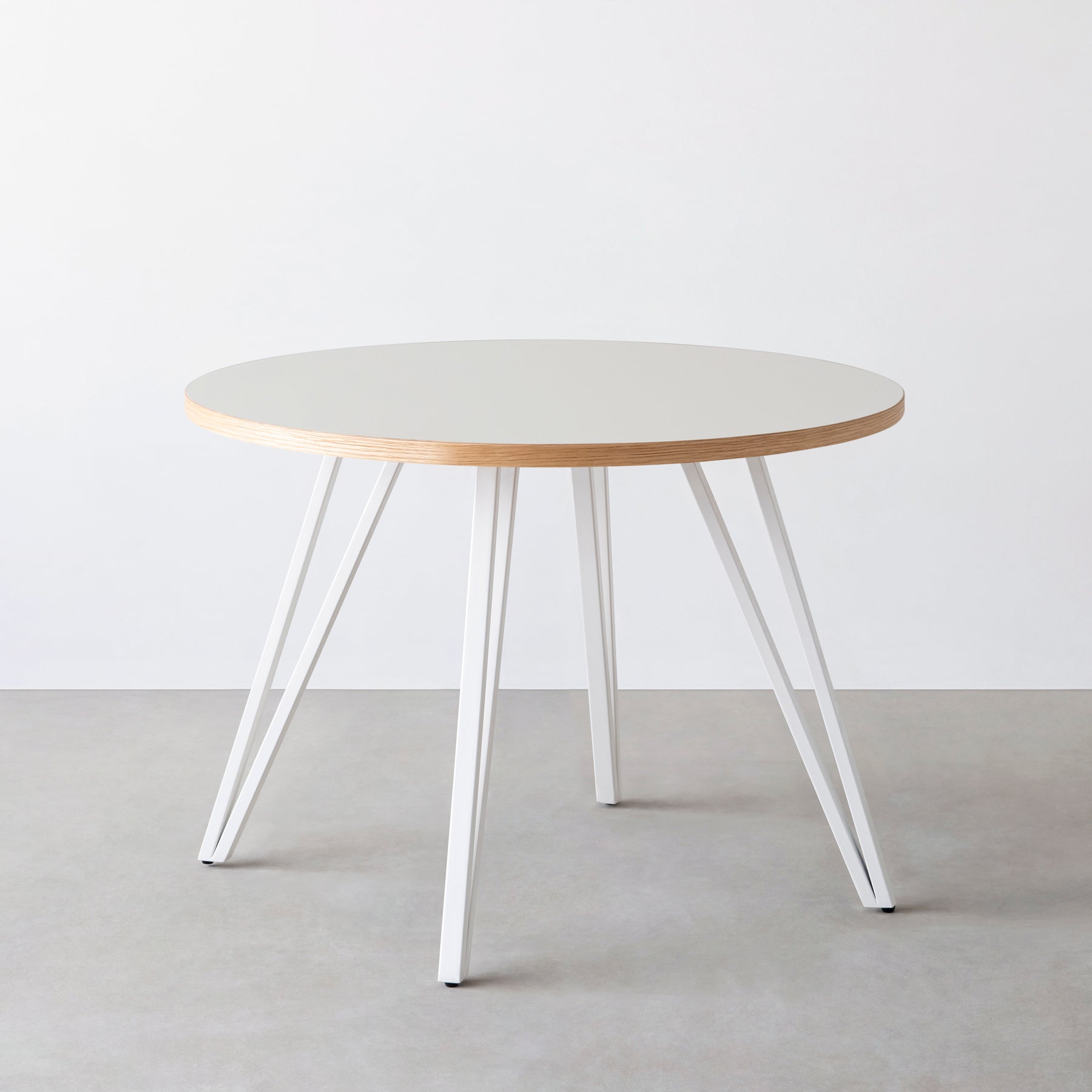 スマート造作カフェテーブル / リノリウム 全32色　白スチール脚 4本脚 × ラウンド φ81 - 100