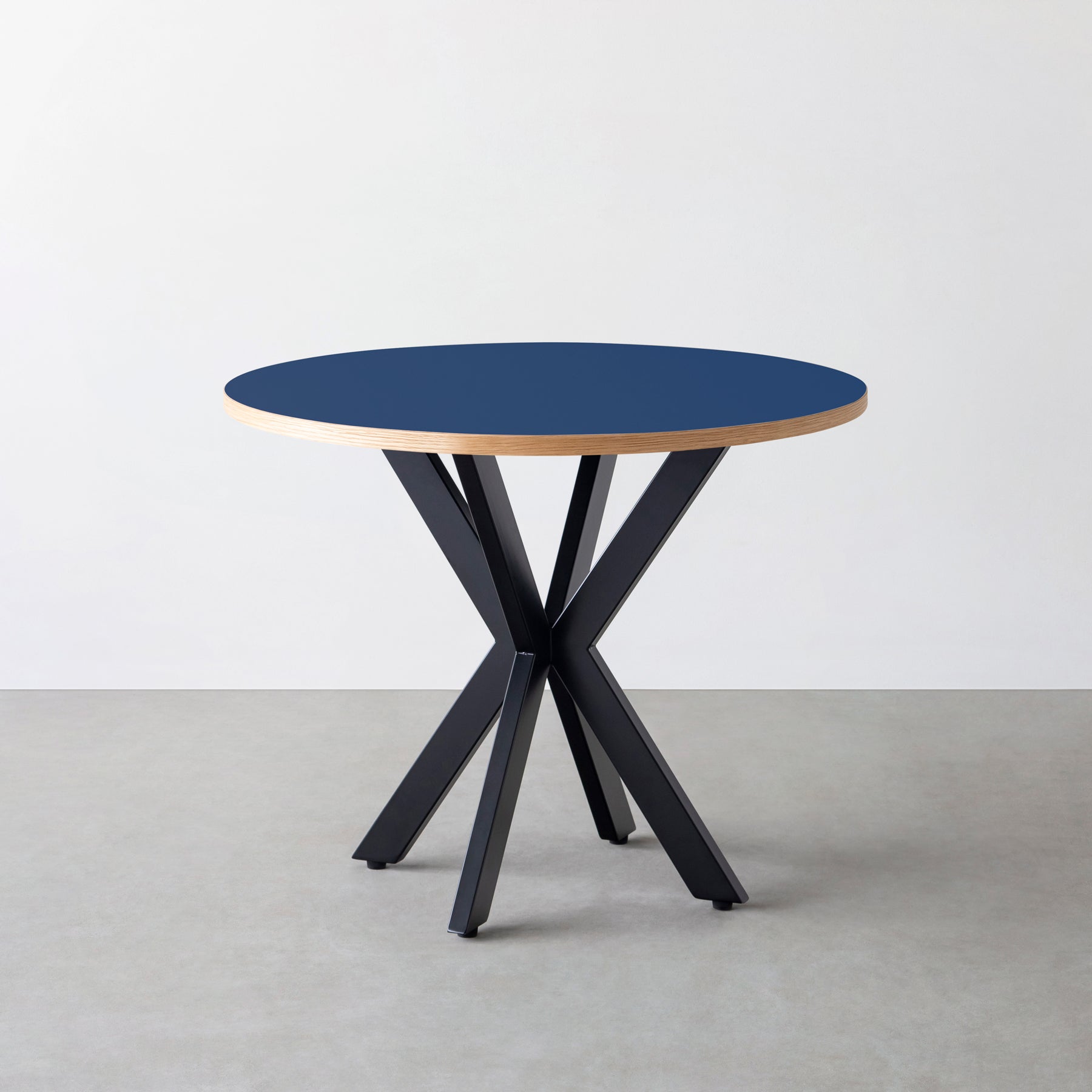 スマート造作カフェテーブル / リノリウム 全32色　黒スチール脚 カフェX × ラウンド φ81 - 90