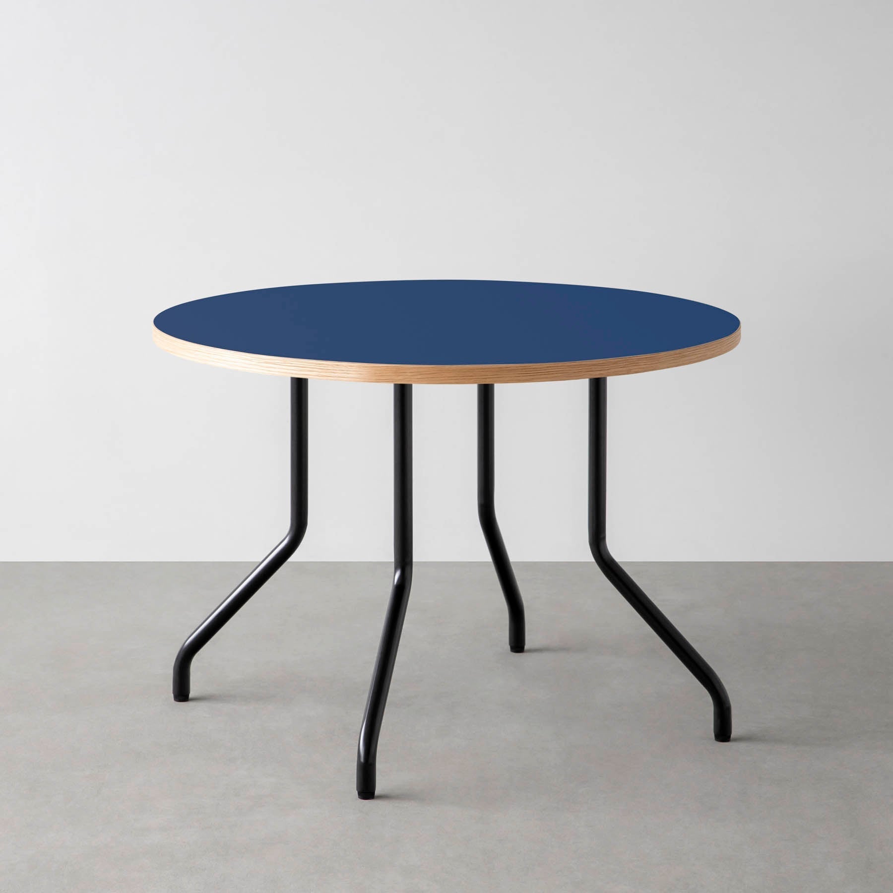 スマート造作カフェテーブル / リノリウム 全32色　黒スチール脚 4本脚 × ラウンド φ81 - 100