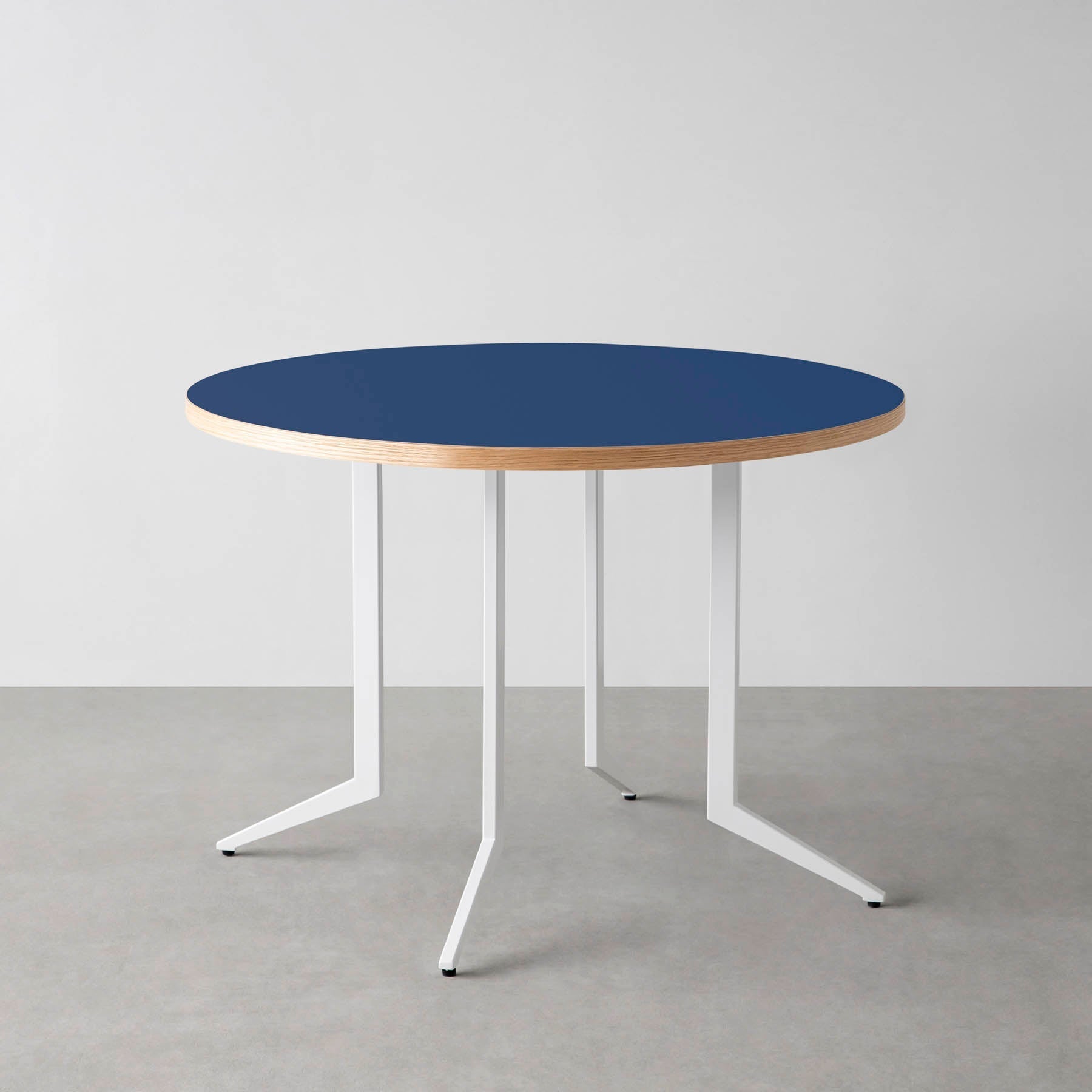 スマート造作カフェテーブル / リノリウム 全32色　白スチール脚 4本脚 × ラウンド φ81 - 100