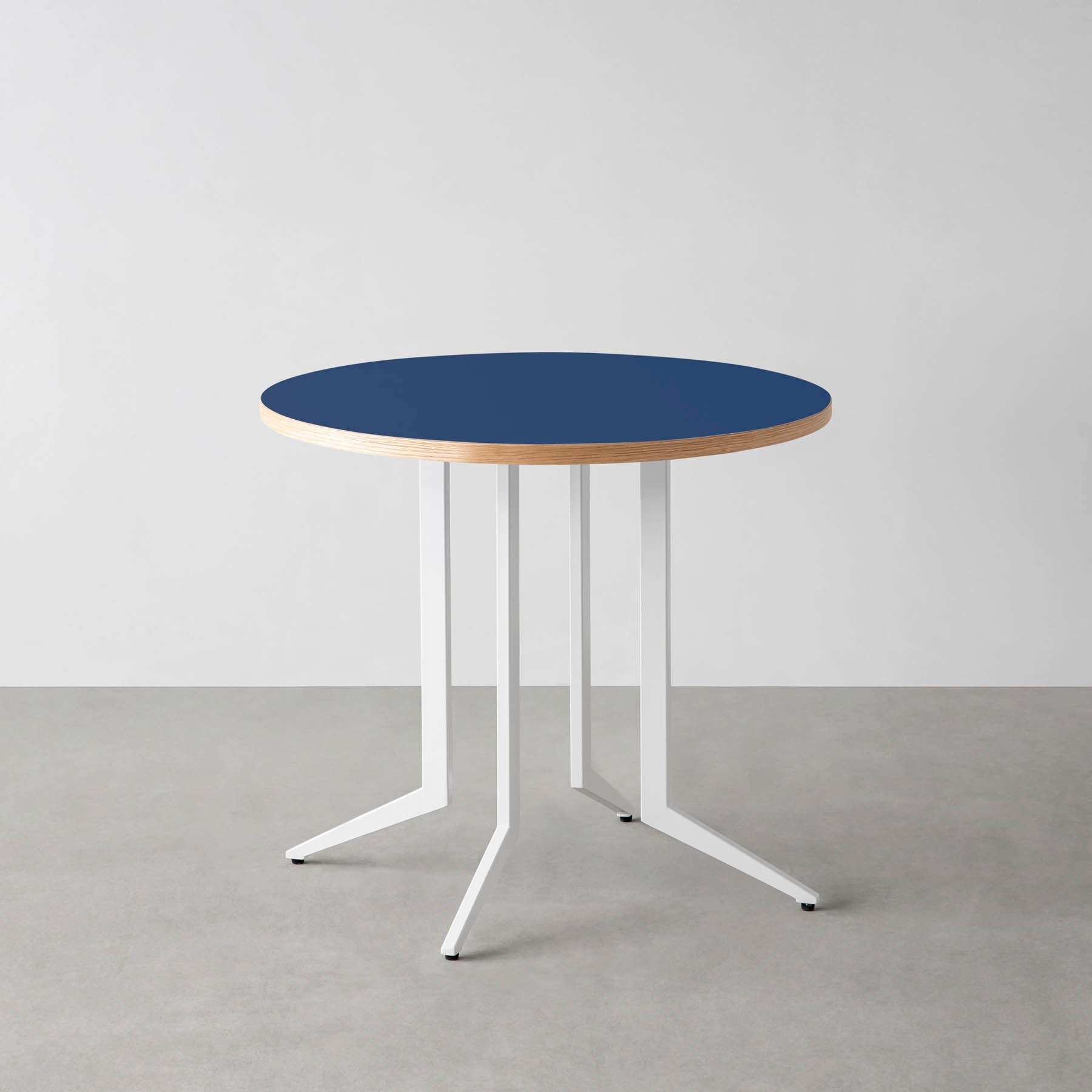 スマート造作カフェテーブル / リノリウム 全32色　白スチール脚 4本脚 × ラウンド φ61 - 80