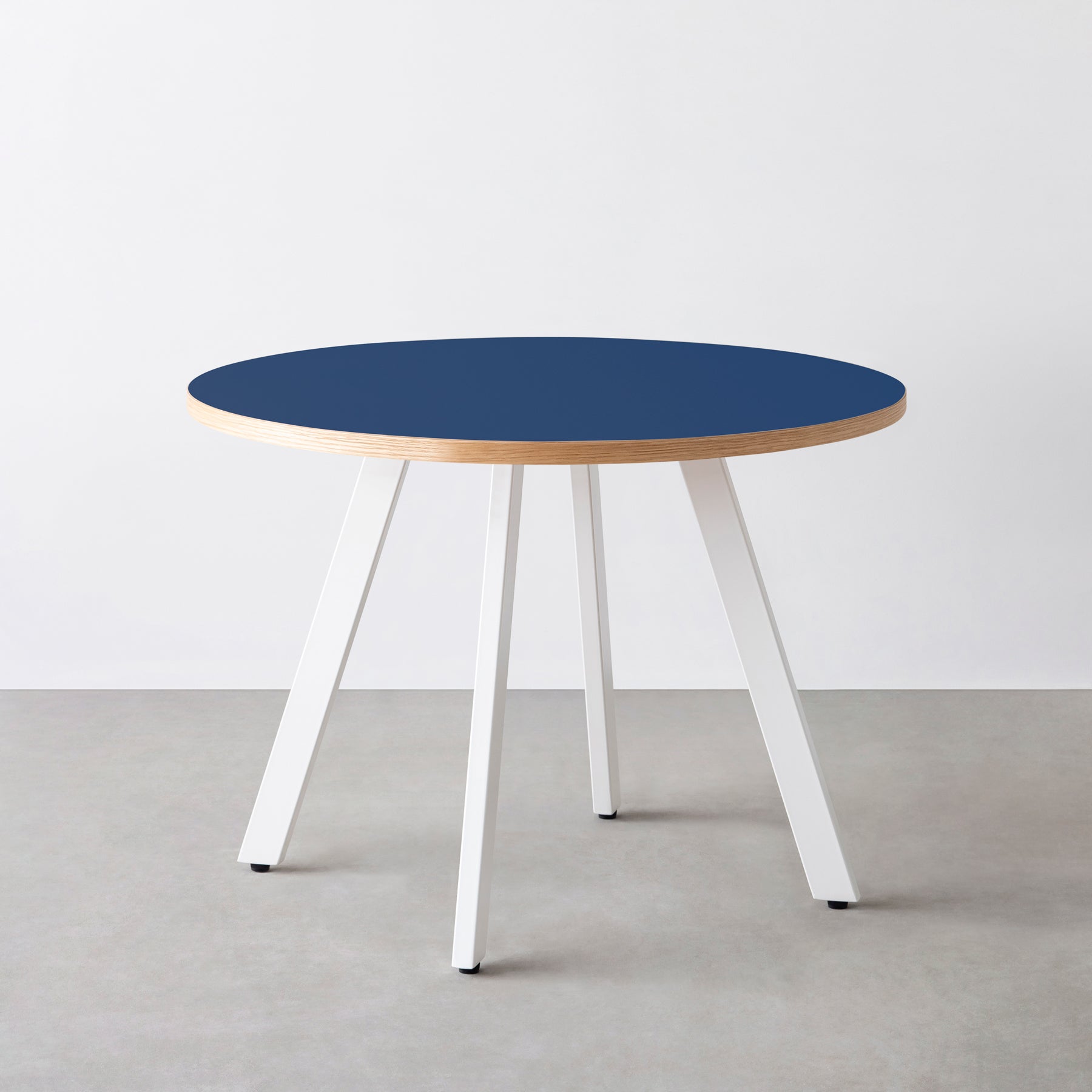 スマート造作カフェテーブル / リノリウム 全32色　白スチール脚 4本脚 × ラウンド φ81 - 100