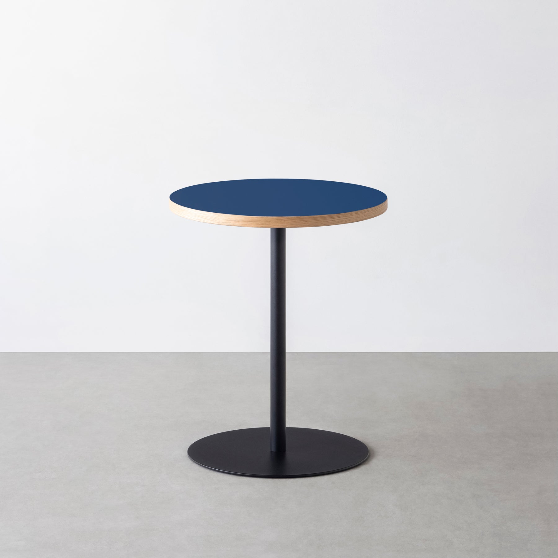 スマート造作カフェテーブル / リノリウム 全32色　黒スチール脚 1本脚 × ラウンド φ50 - 60