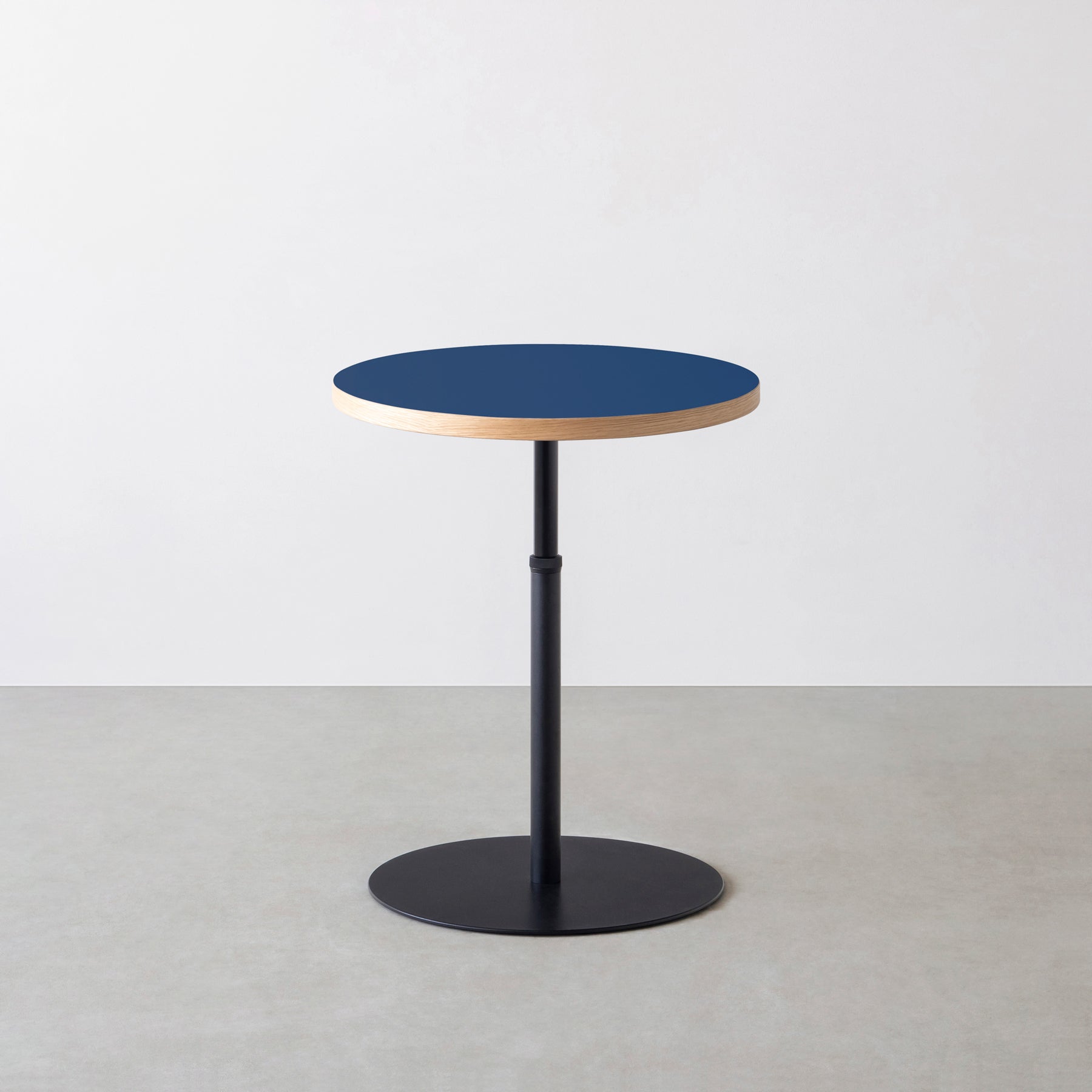 スマート造作カフェテーブル / リノリウム 全32色　黒スチール脚 1本脚 × ラウンド φ50 - 60