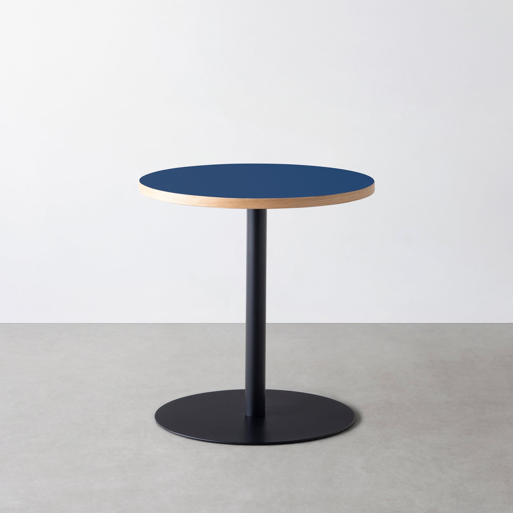 スマート造作カフェテーブル / リノリウム 全32色　黒スチール脚 1本脚 × ラウンド φ61 - 70