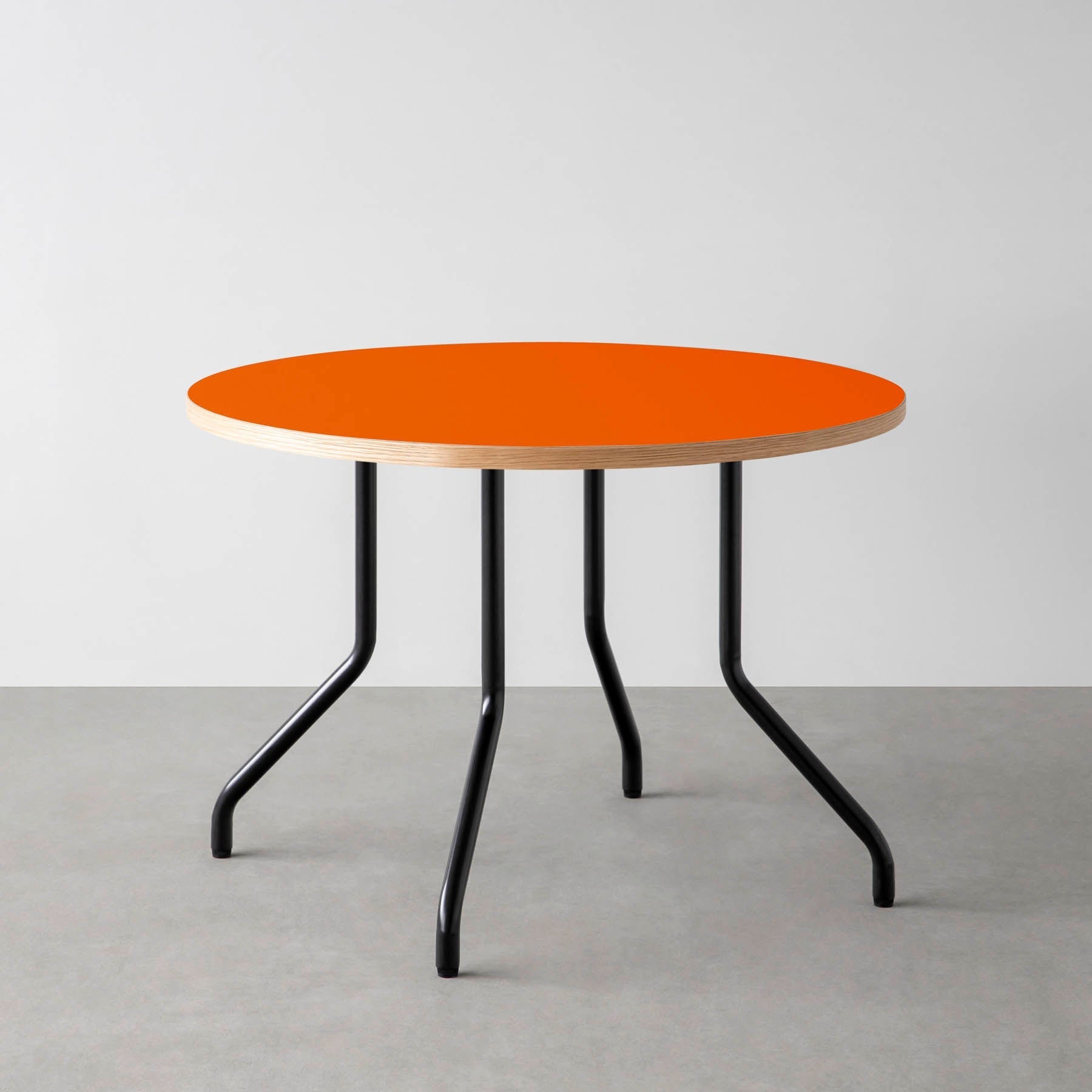 スマート造作カフェテーブル / リノリウム 全32色　黒スチール脚 4本脚 × ラウンド φ81 - 100