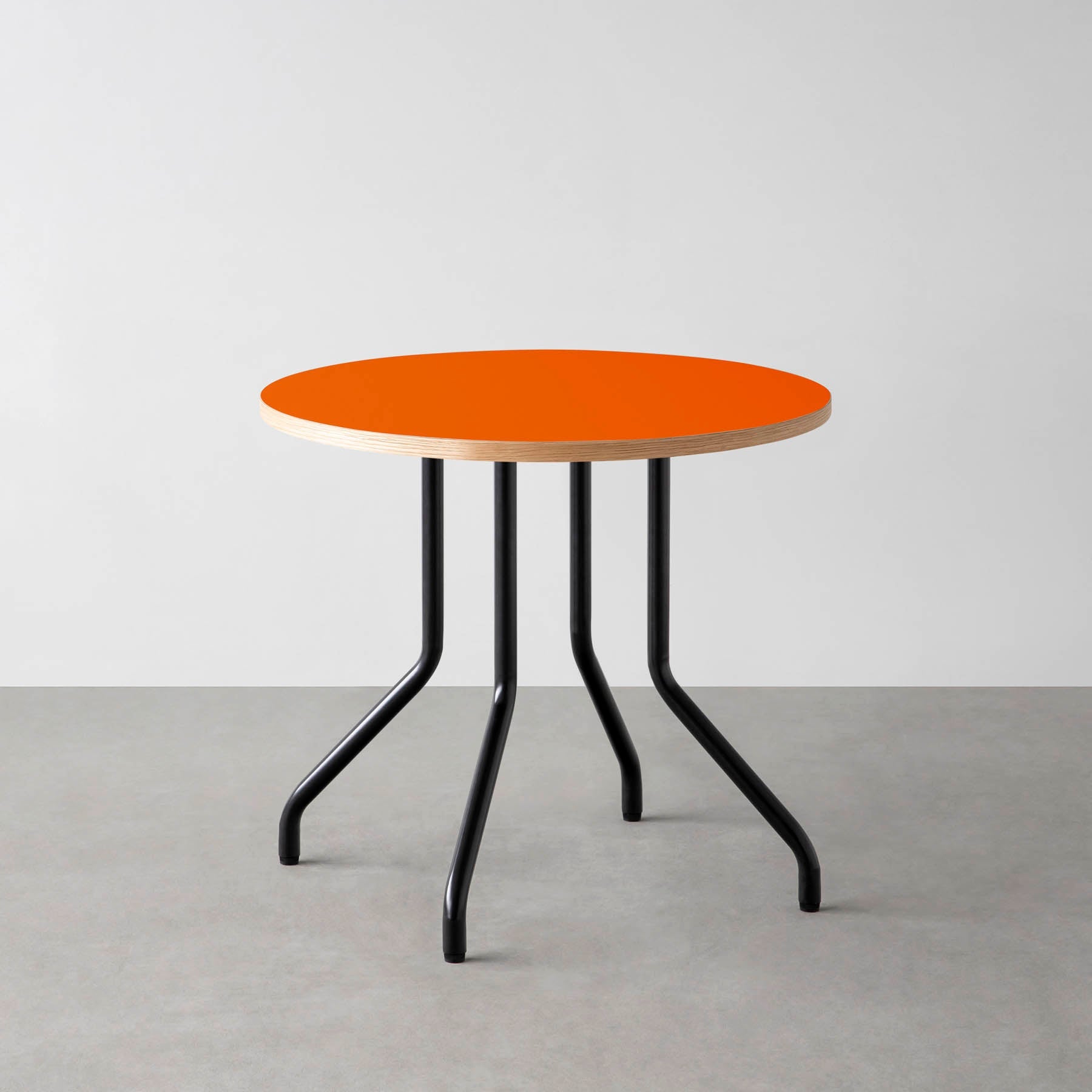 スマート造作カフェテーブル / リノリウム 全32色　黒スチール脚 4本脚 × ラウンド φ61 - 80