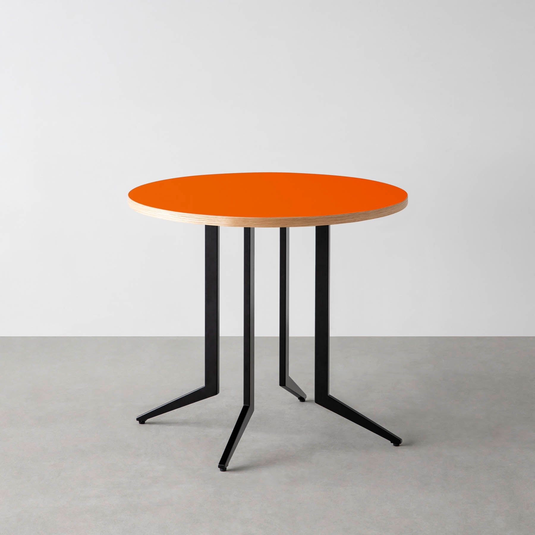 スマート造作カフェテーブル / リノリウム 全32色　黒スチール脚 4本脚 × ラウンド φ61 - 80