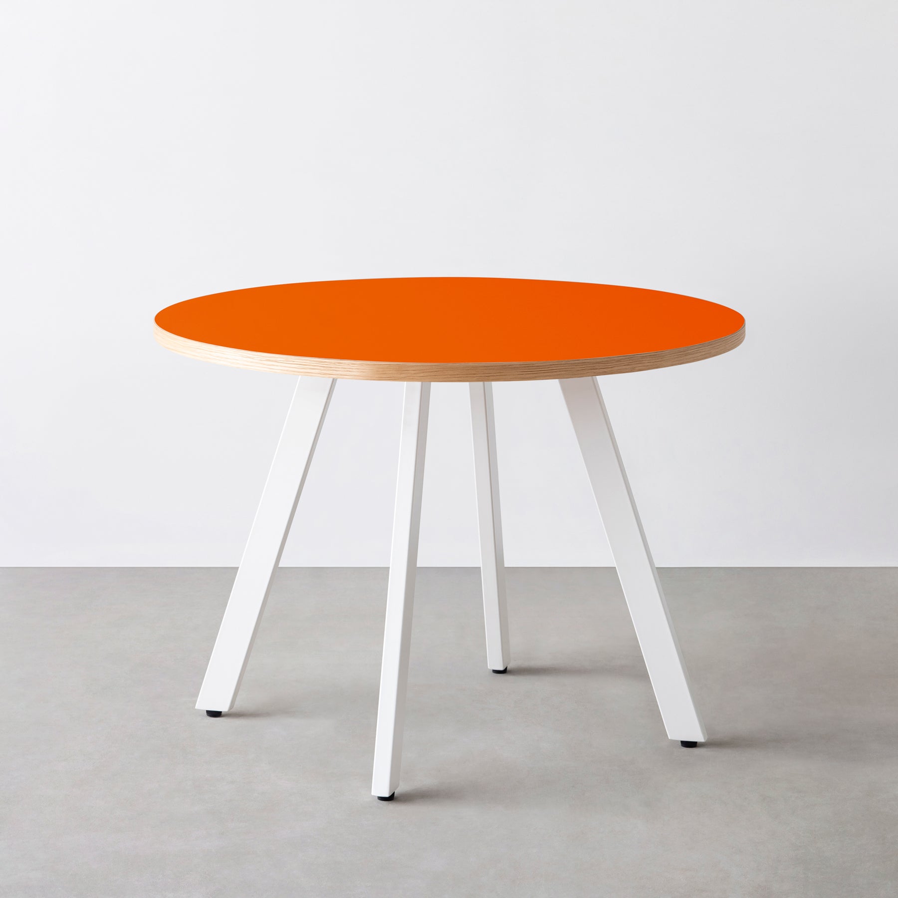 スマート造作カフェテーブル / リノリウム 全32色　白スチール脚 4本脚 × ラウンド φ81 - 100