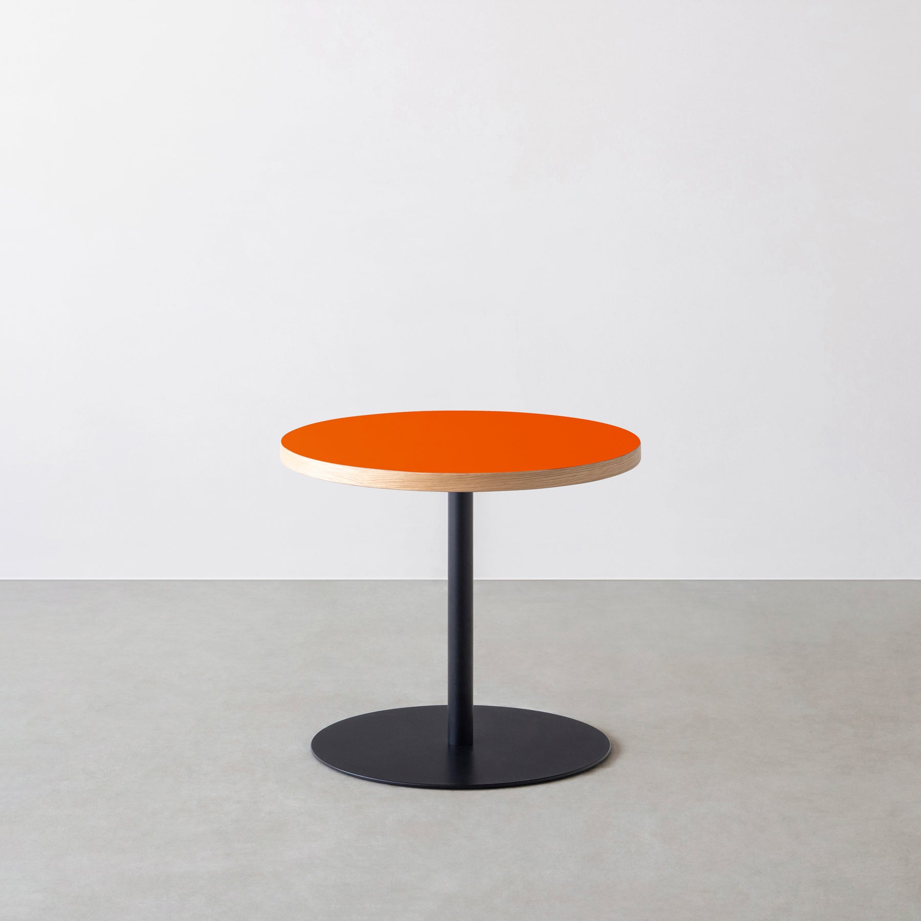 スマート造作カフェテーブル / リノリウム 全32色　黒スチール脚 1本脚 × ラウンド φ50 - 60