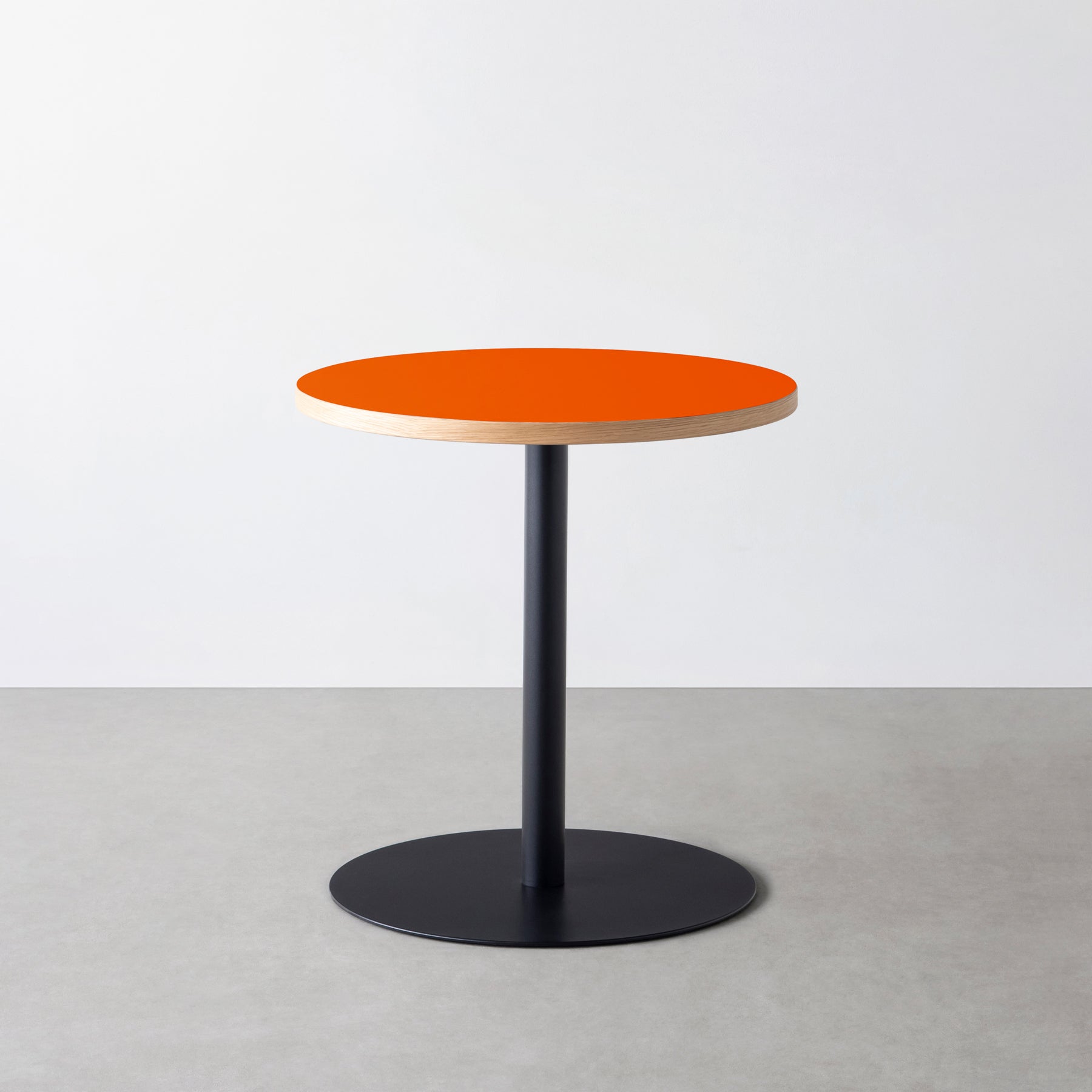 スマート造作カフェテーブル / リノリウム 全32色　黒スチール脚 1本脚 × ラウンド φ61 - 70