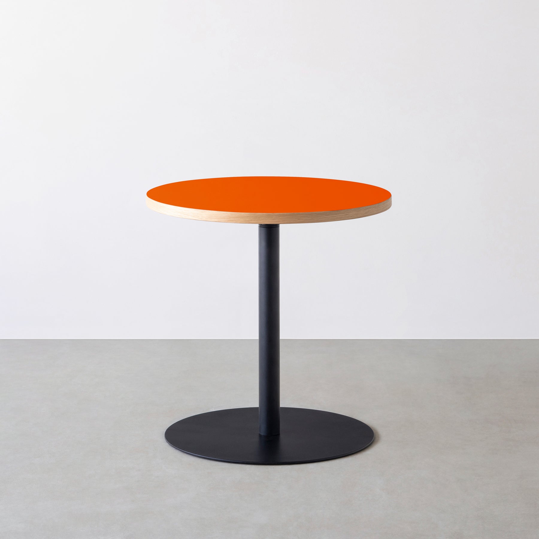 スマート造作カフェテーブル / リノリウム 全32色　黒スチール脚 1本脚 × ラウンド φ61 - 70