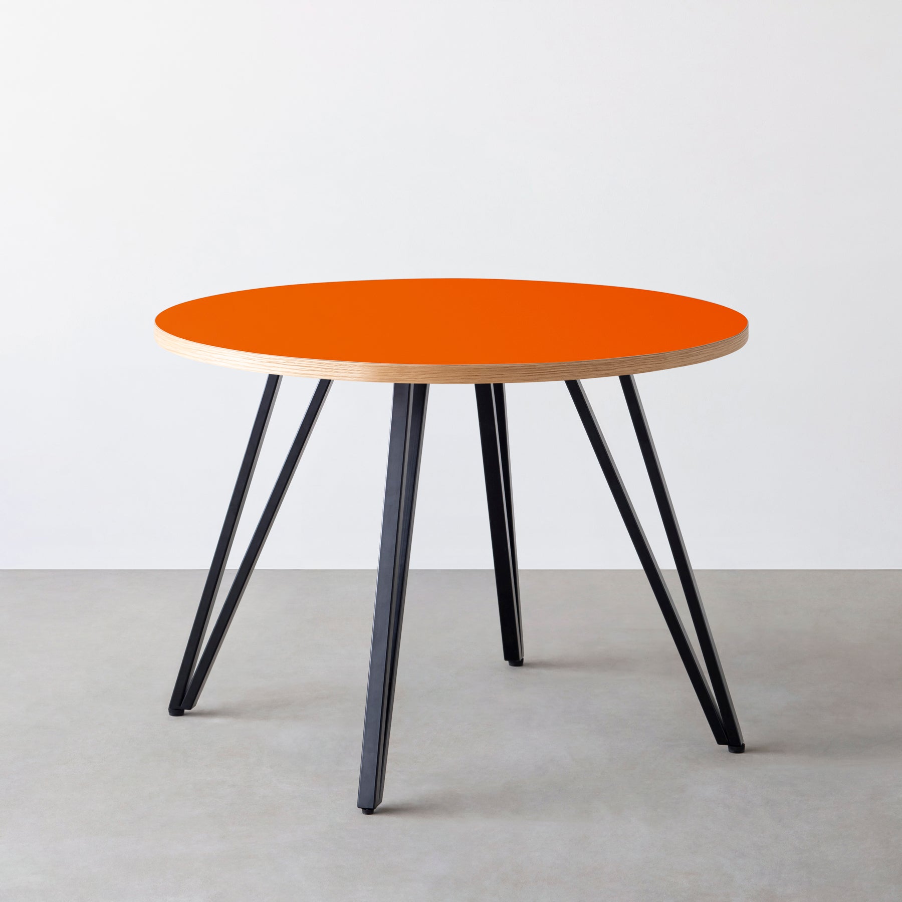 スマート造作カフェテーブル / リノリウム 全32色　黒スチール脚 4本脚 × ラウンド φ81 - 100