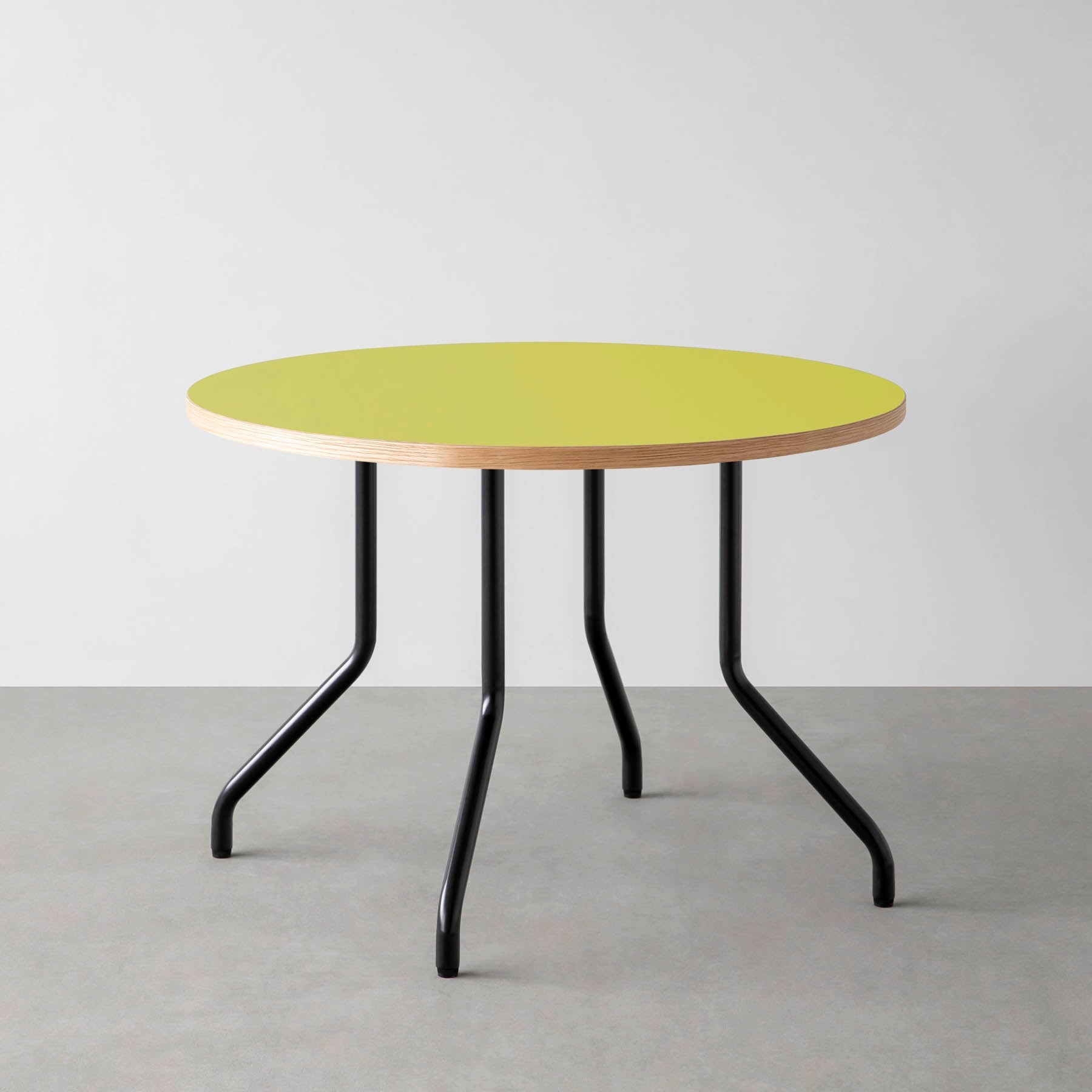 スマート造作カフェテーブル / リノリウム 全32色　黒スチール脚 4本脚 × ラウンド φ81 - 100