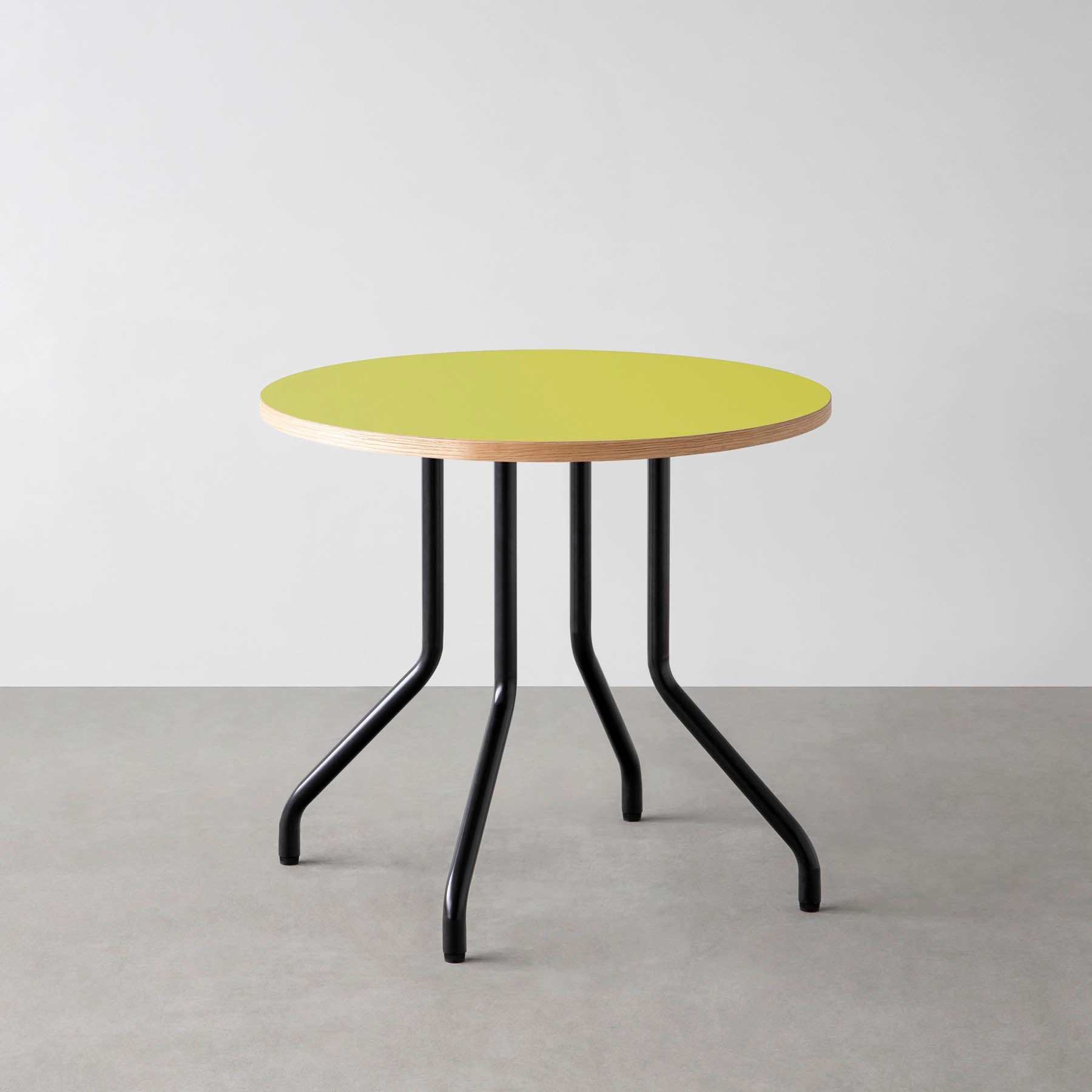 スマート造作カフェテーブル / リノリウム 全32色　黒スチール脚 4本脚 × ラウンド φ61 - 80