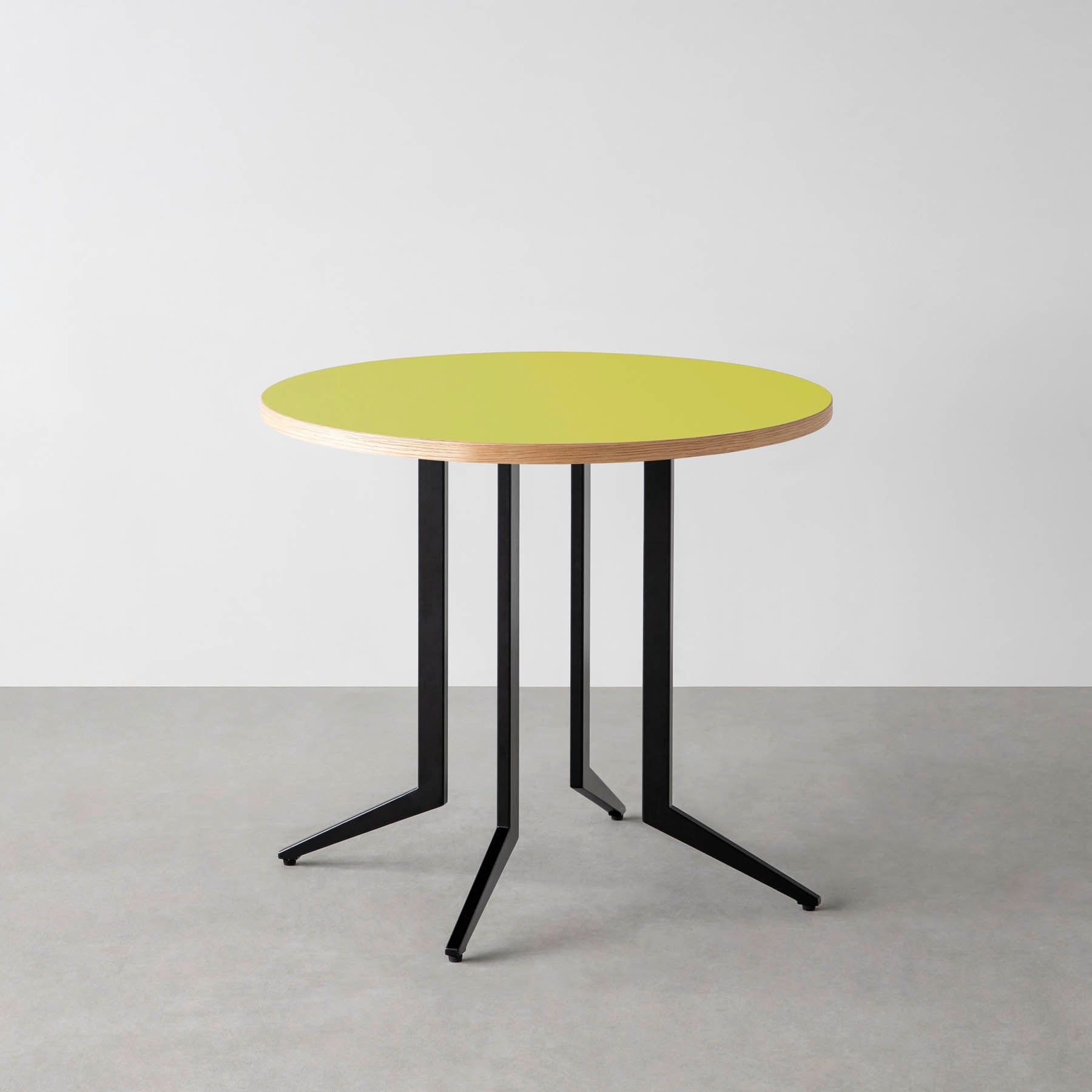 スマート造作カフェテーブル / リノリウム 全32色　黒スチール脚 4本脚 × ラウンド φ61 - 80