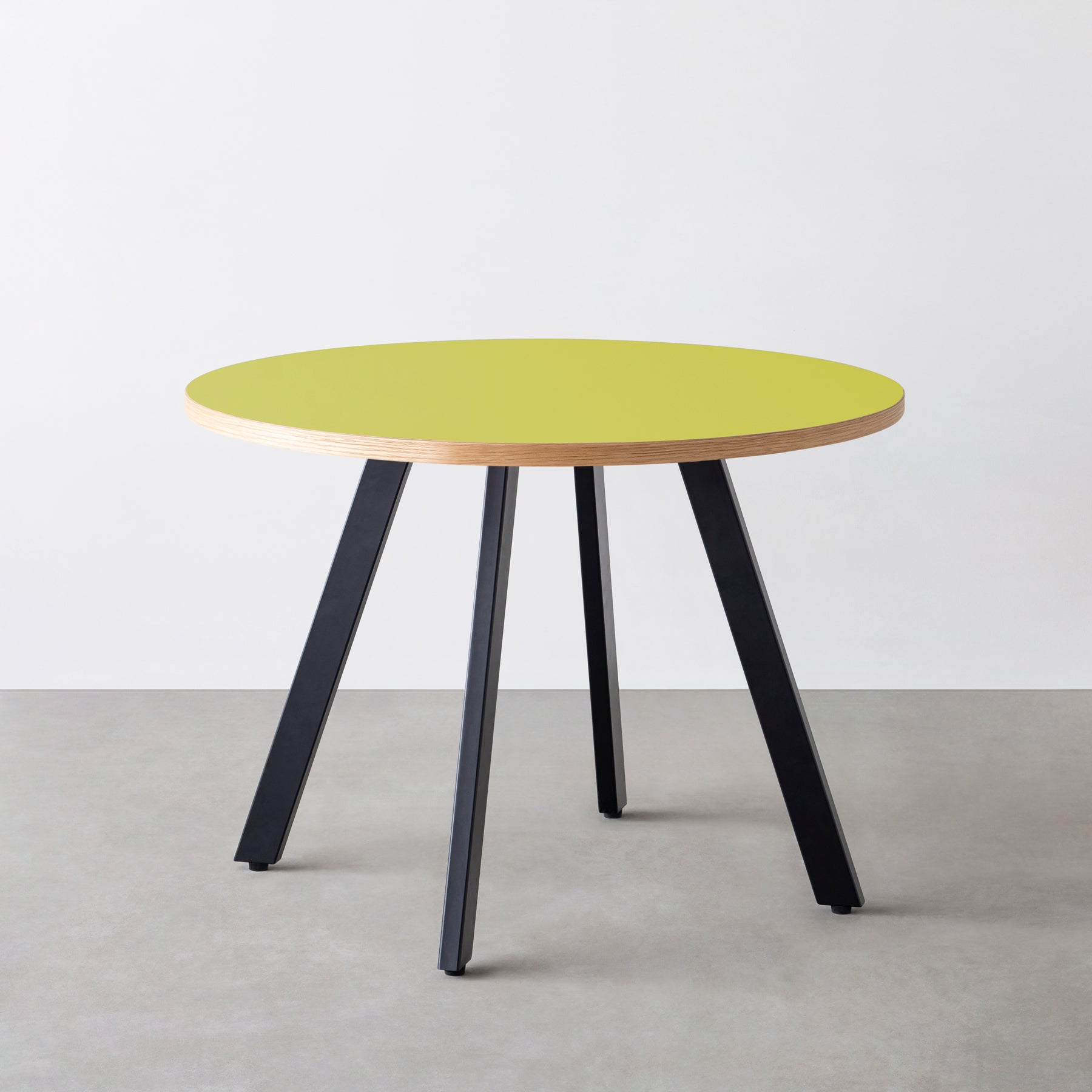 スマート造作カフェテーブル / リノリウム 全32色　黒スチール脚 4本脚 × ラウンド φ81 - 100