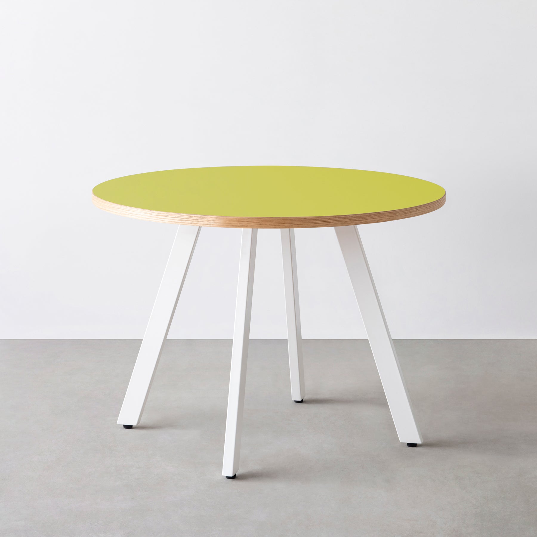 スマート造作カフェテーブル / リノリウム 全32色　白スチール脚 4本脚 × ラウンド φ81 - 100