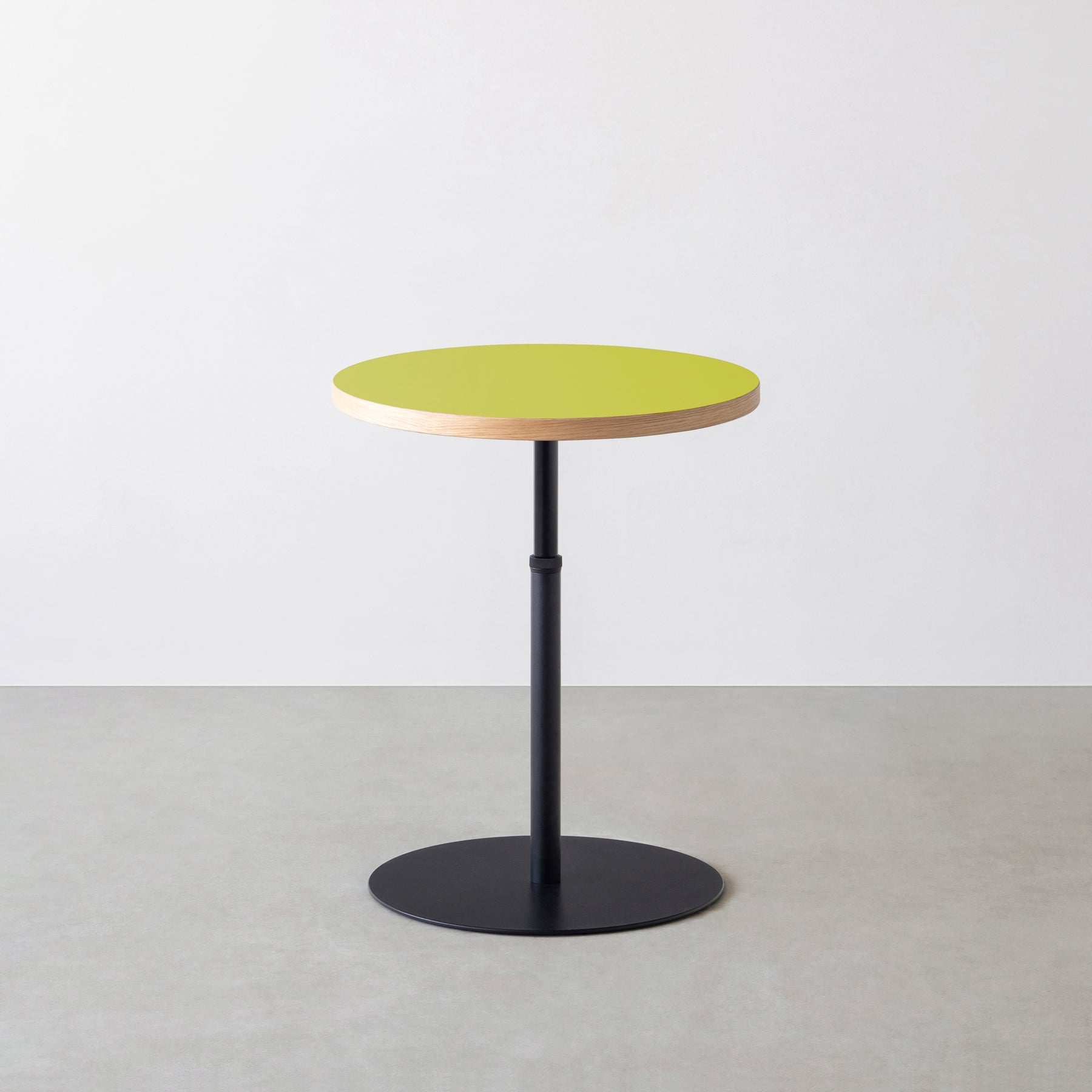 スマート造作カフェテーブル / リノリウム 全32色　黒スチール脚 1本脚 × ラウンド φ50 - 60