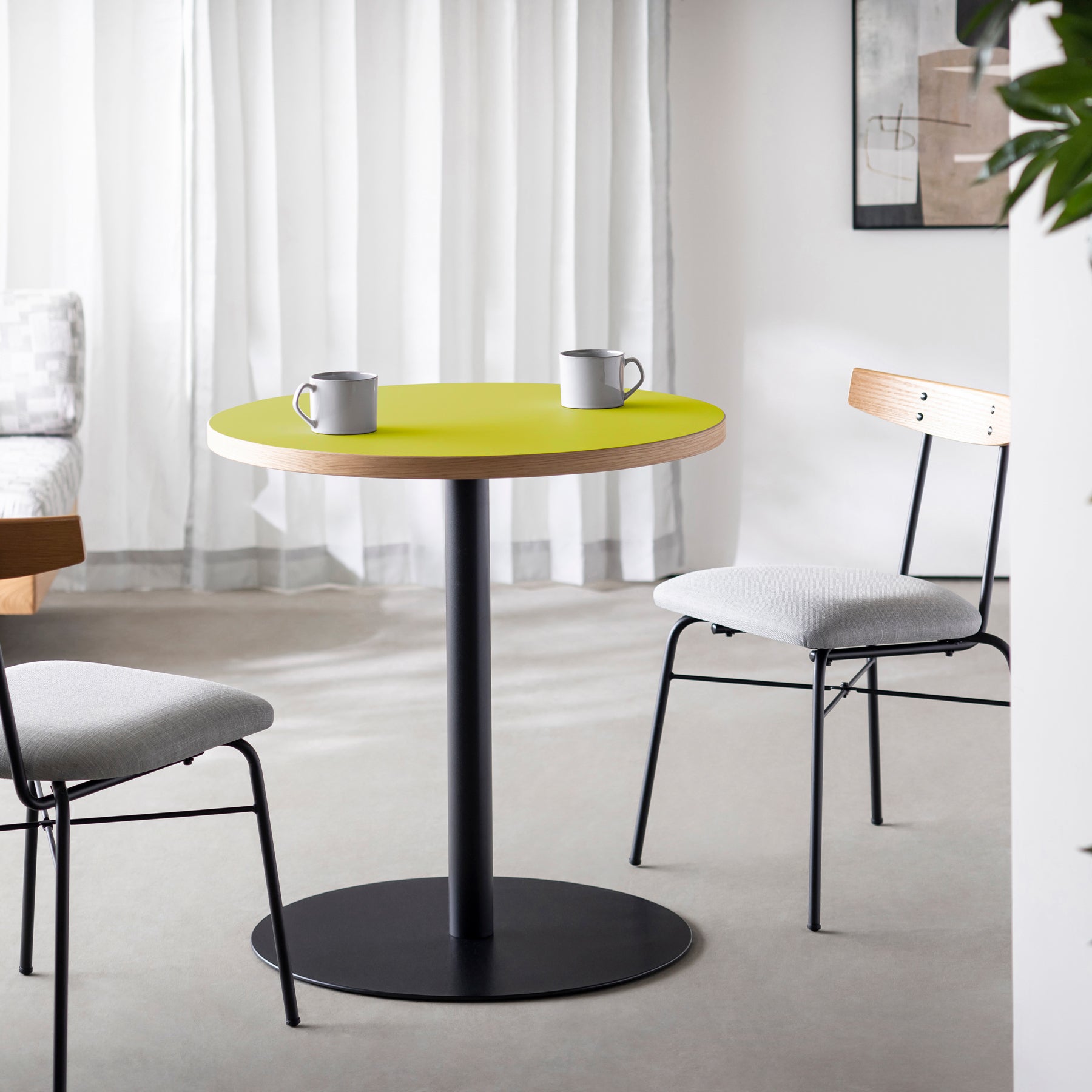 スマート造作カフェテーブル / リノリウム 全32色　黒スチール脚 1本脚 × ラウンド φ61 - 70