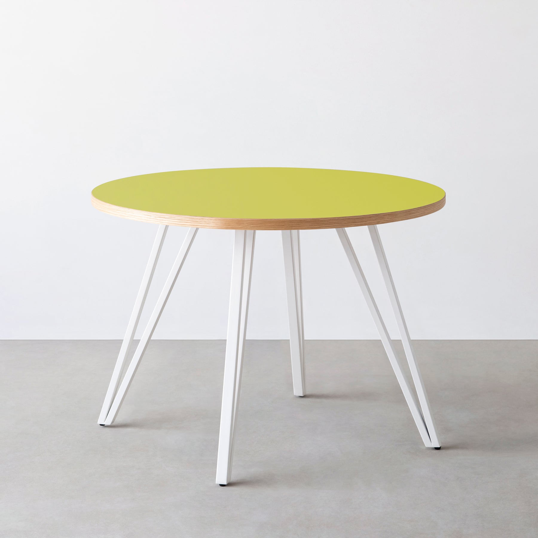 スマート造作カフェテーブル / リノリウム 全32色　白スチール脚 4本脚 × ラウンド φ81 - 100