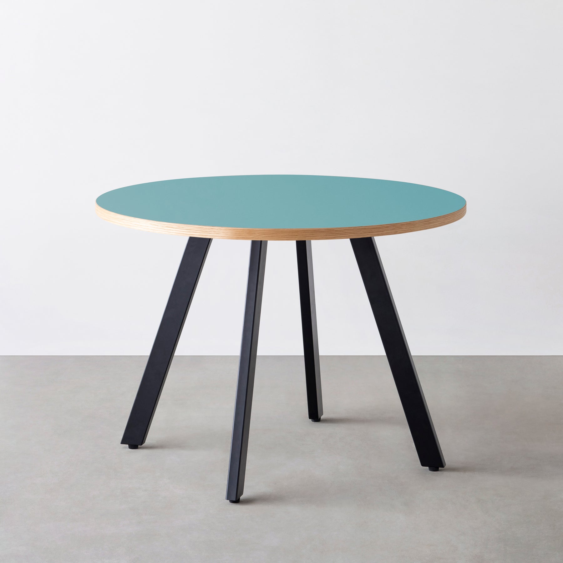 スマート造作カフェテーブル / リノリウム 全32色　黒スチール脚 4本脚 × ラウンド φ81 - 100