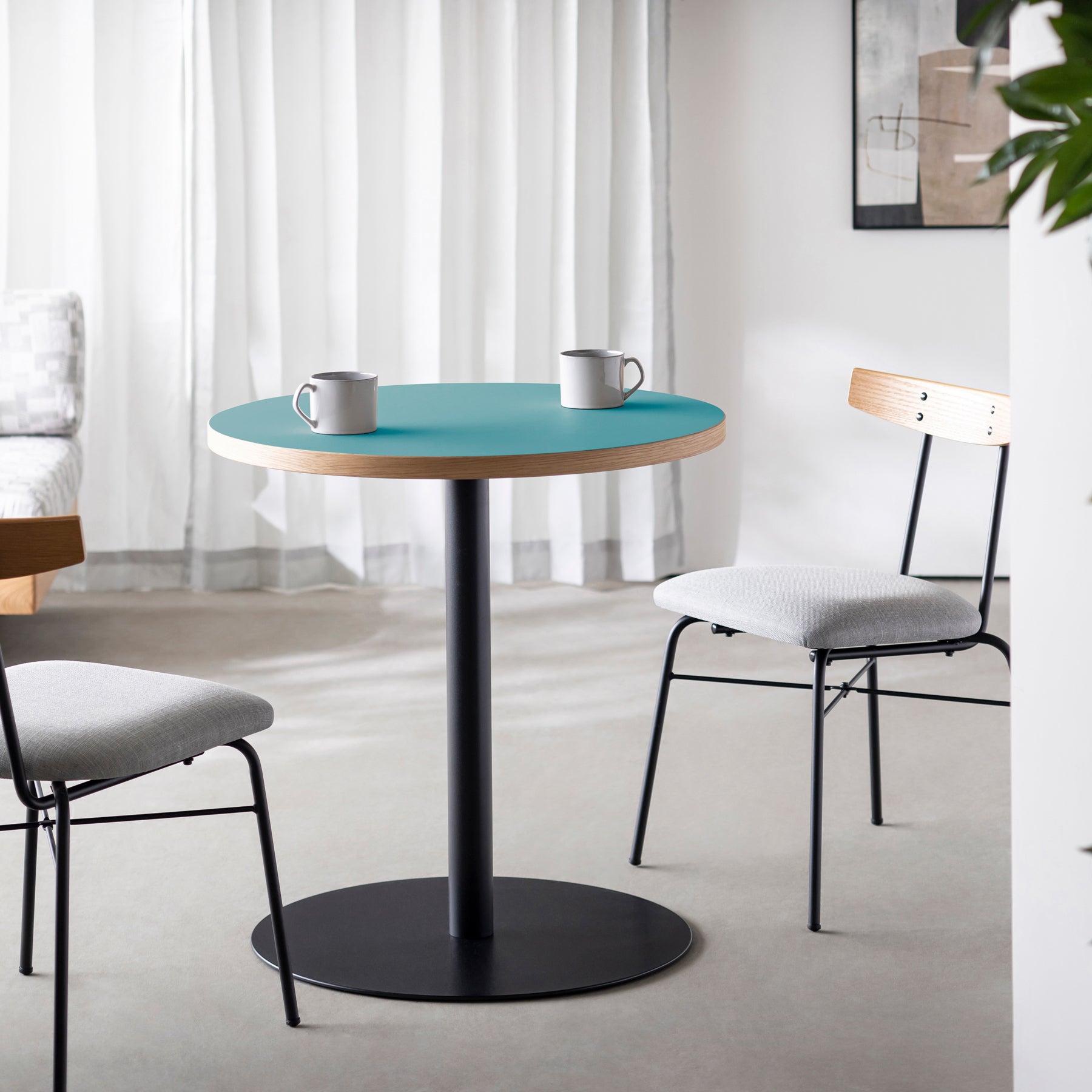 スマート造作カフェテーブル / リノリウム 全32色　黒スチール脚 1本脚 × ラウンド φ61 - 70