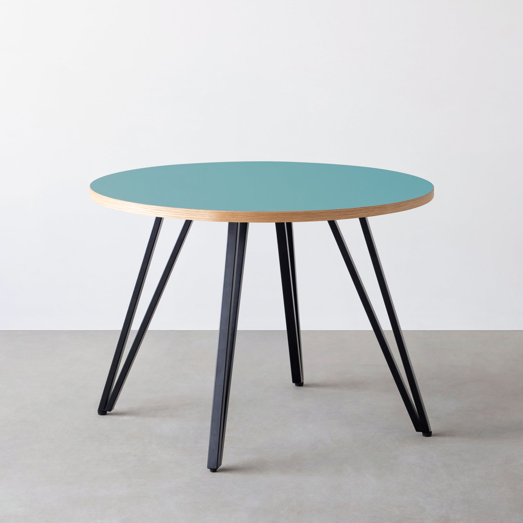 スマート造作カフェテーブル / リノリウム 全32色　黒スチール脚 4本脚 × ラウンド φ81 - 100